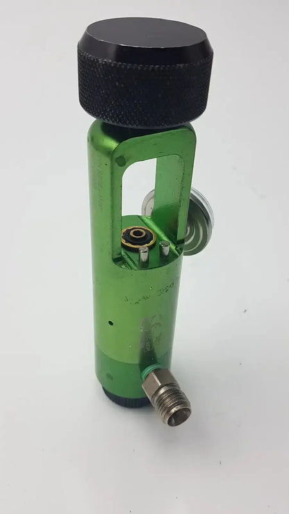 Green aluminum flotec mri compatible oxygen regulator with black textured knob and metallic threaded outlet