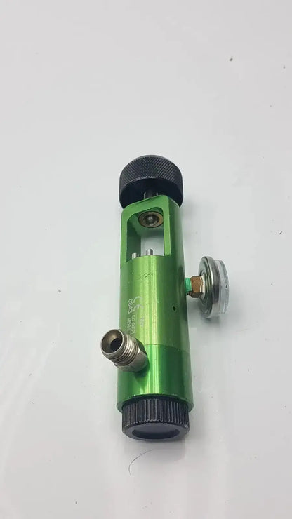 Flotec mri compatible green metallic oxygen regulator with black knurled knobs and silver valve for safe use