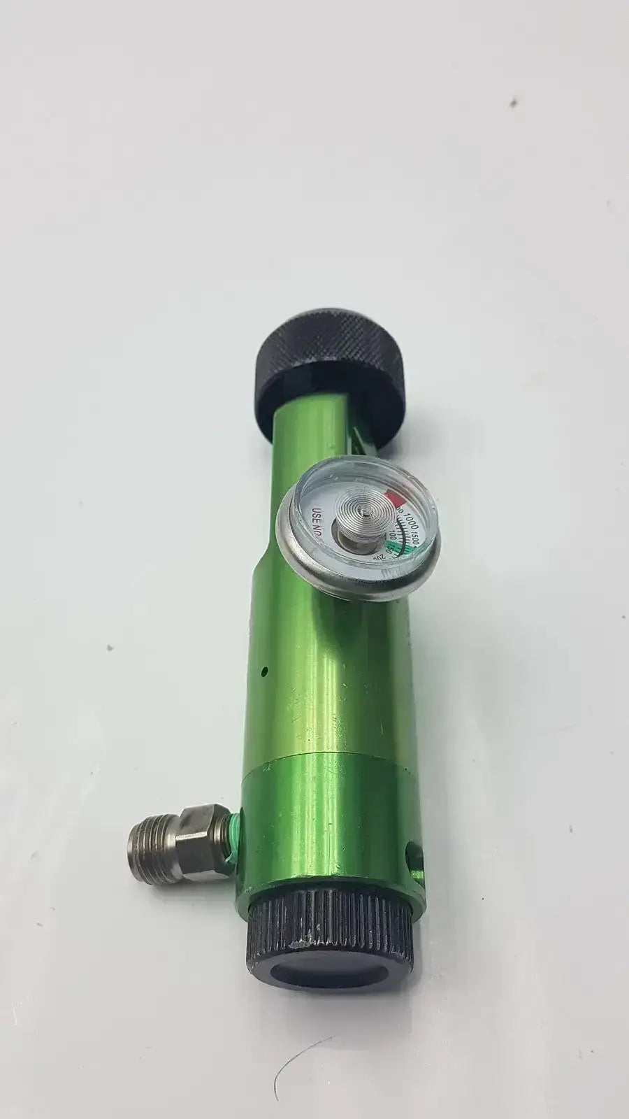 Green metallic flotec mri compatible oxygen regulator with black knurled knobs and circular pressure gauge for safety