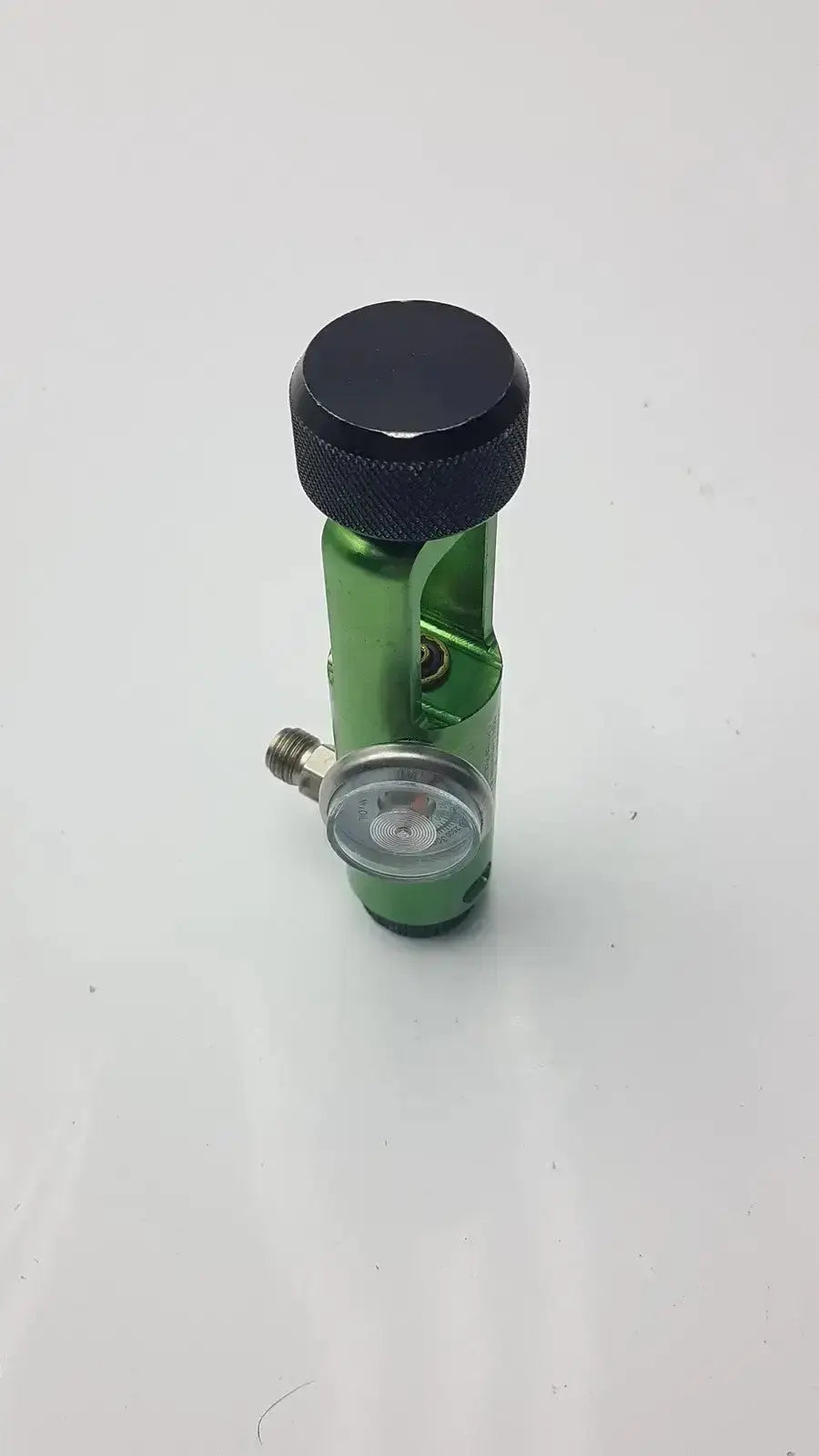 Green aluminum flotec mri compatible oxygen regulator with black knurled top and silver pressure gauge for safe use
