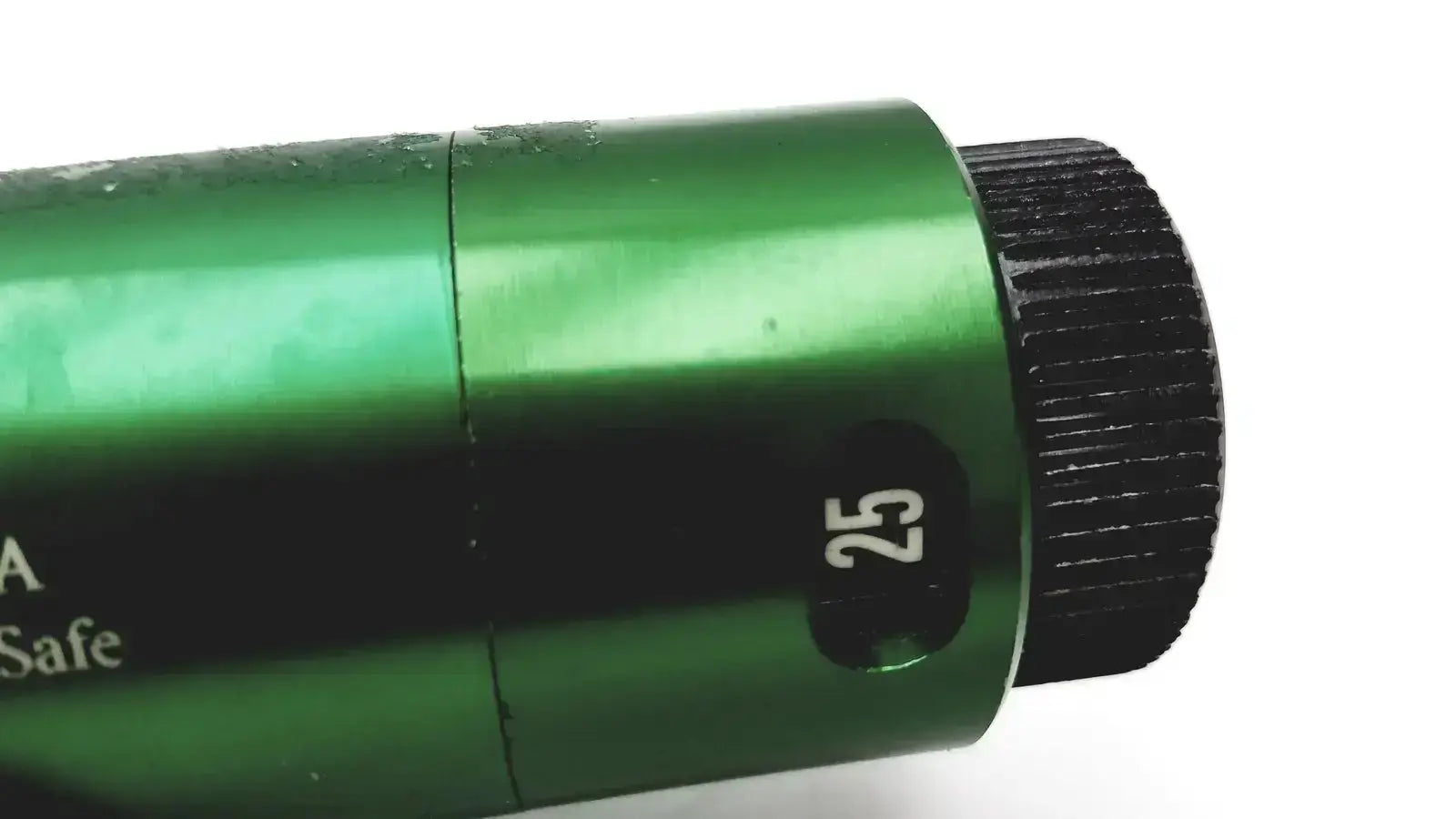 Green metallic Flotec RR803-310p2 oxygen regulator with black knob and white numerical marking 25 for precise flow control