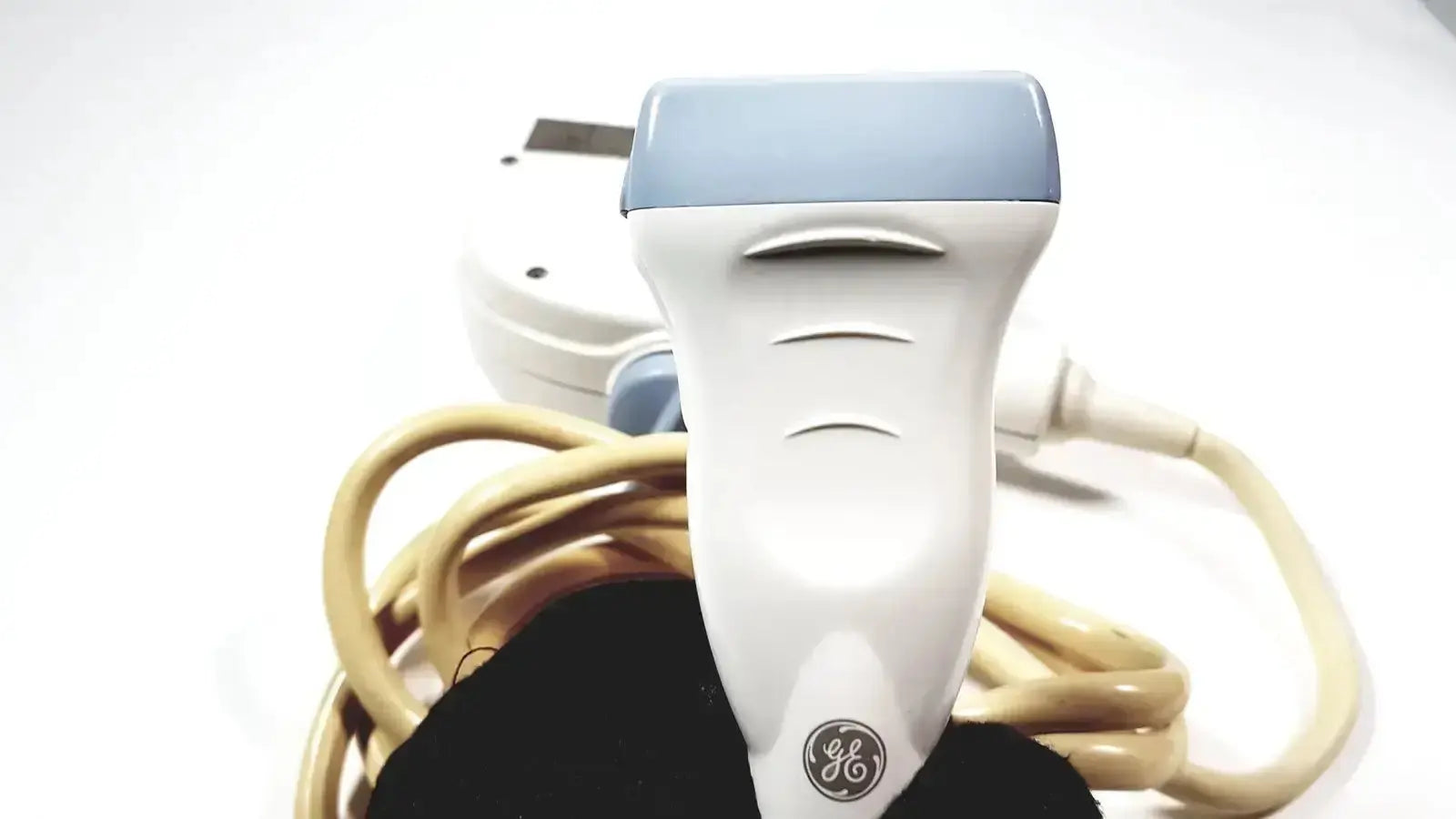 Ge healthcare 11l linear array ultrasound transducer probe in white and light blue with coiled beige cable