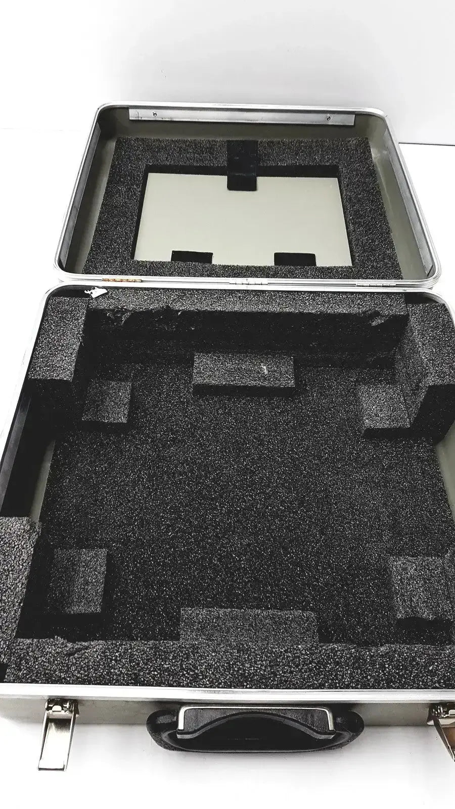 Silver aluminum travel case with black foam interior and molded compartments for ge healthcare cardiovascular phantom buy used medical equipment