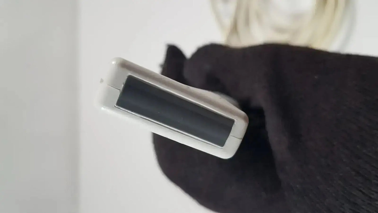 White plastic razor with black rectangular blade cover for ge l8-18i-d linear array ultrasound device