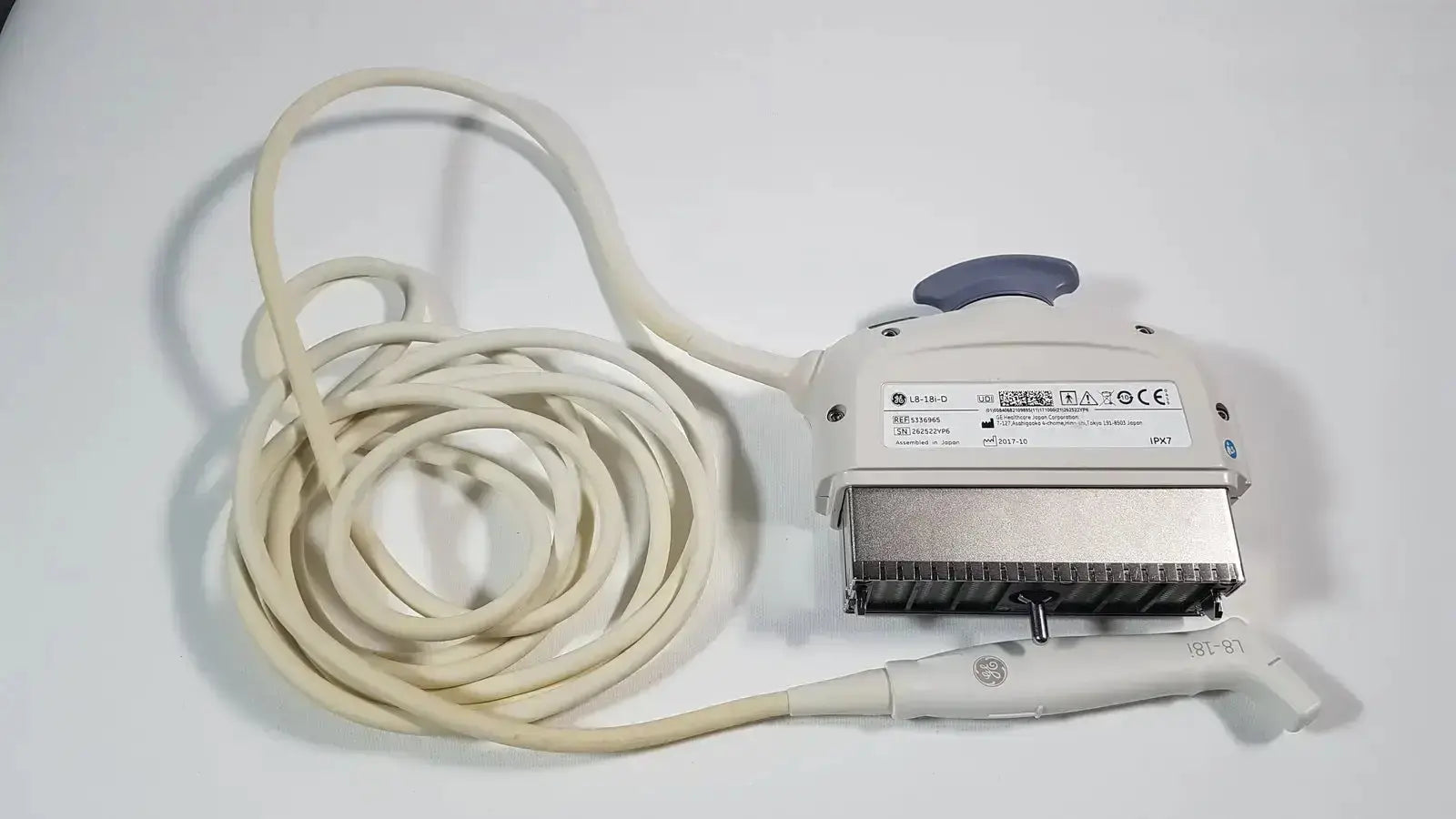 Beige ge l8-18i-d linear array ultrasound transducer with gray handle and coiled cable for array ultrasound use