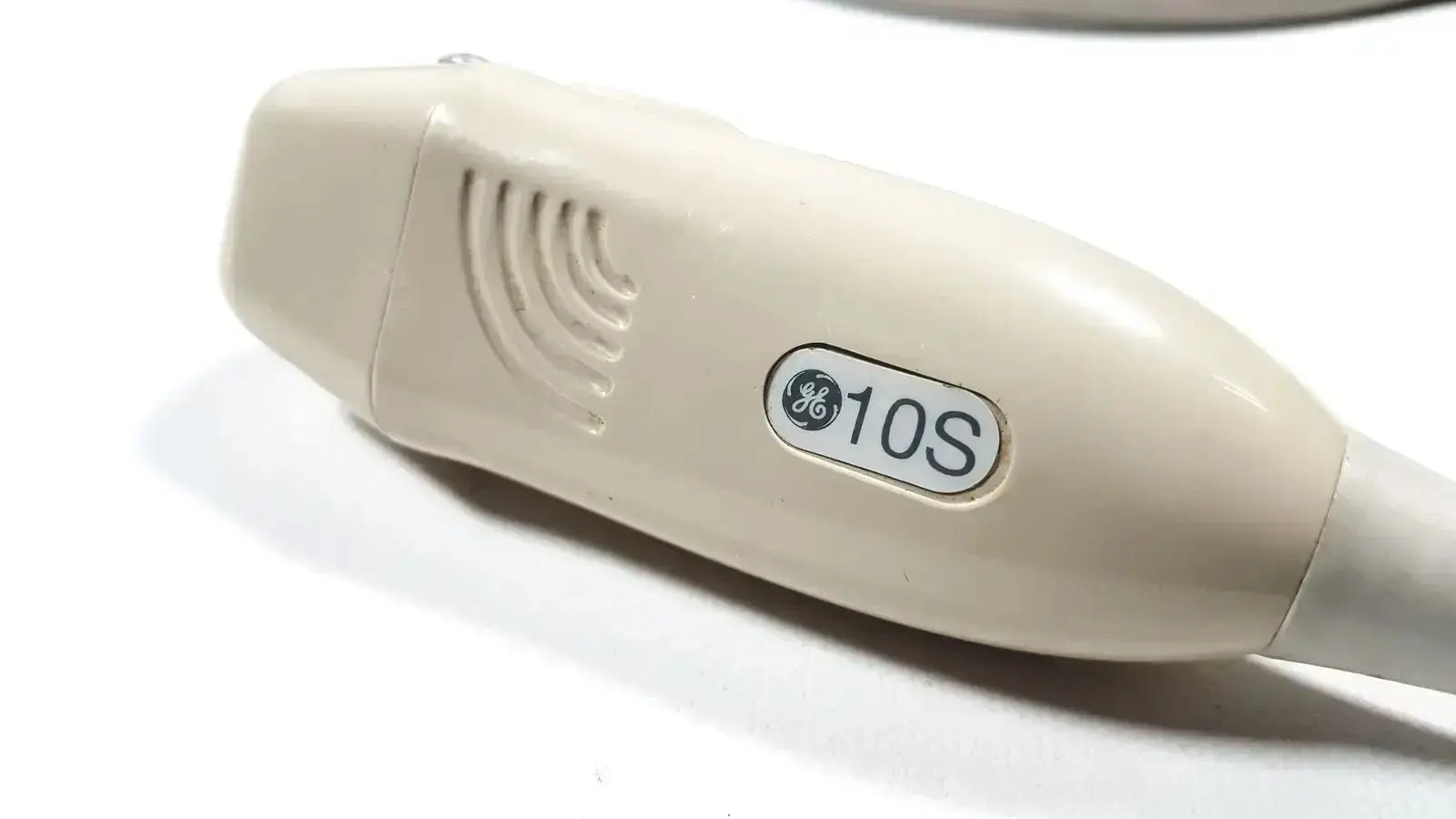 Beige ge medical phased array probe with smooth rounded handle and vented side panel for ge logic and vivid series