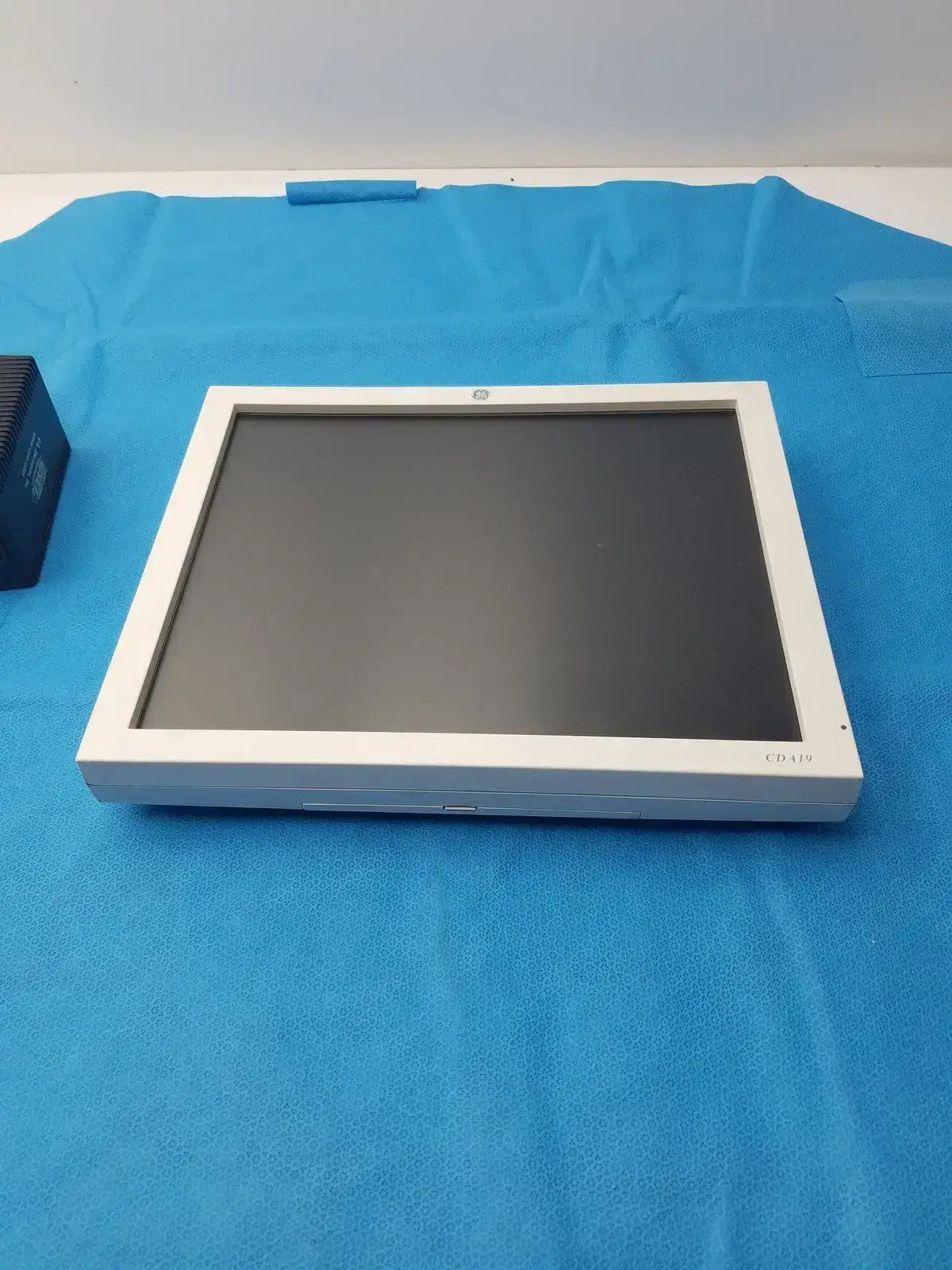 GE Medical Systems USE1903A LCD Flat Panel Monitor with Power Supply