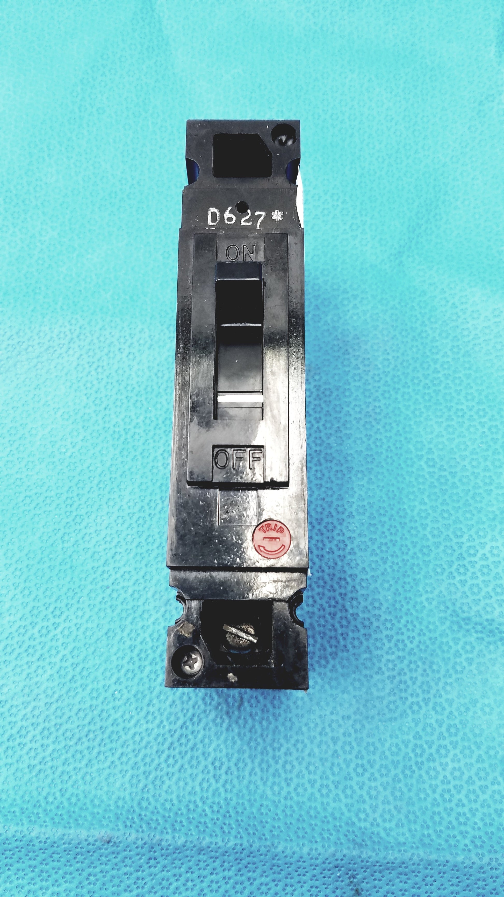 General Electric TED113020 1-Pole Circuit Breaker - Lot of 20