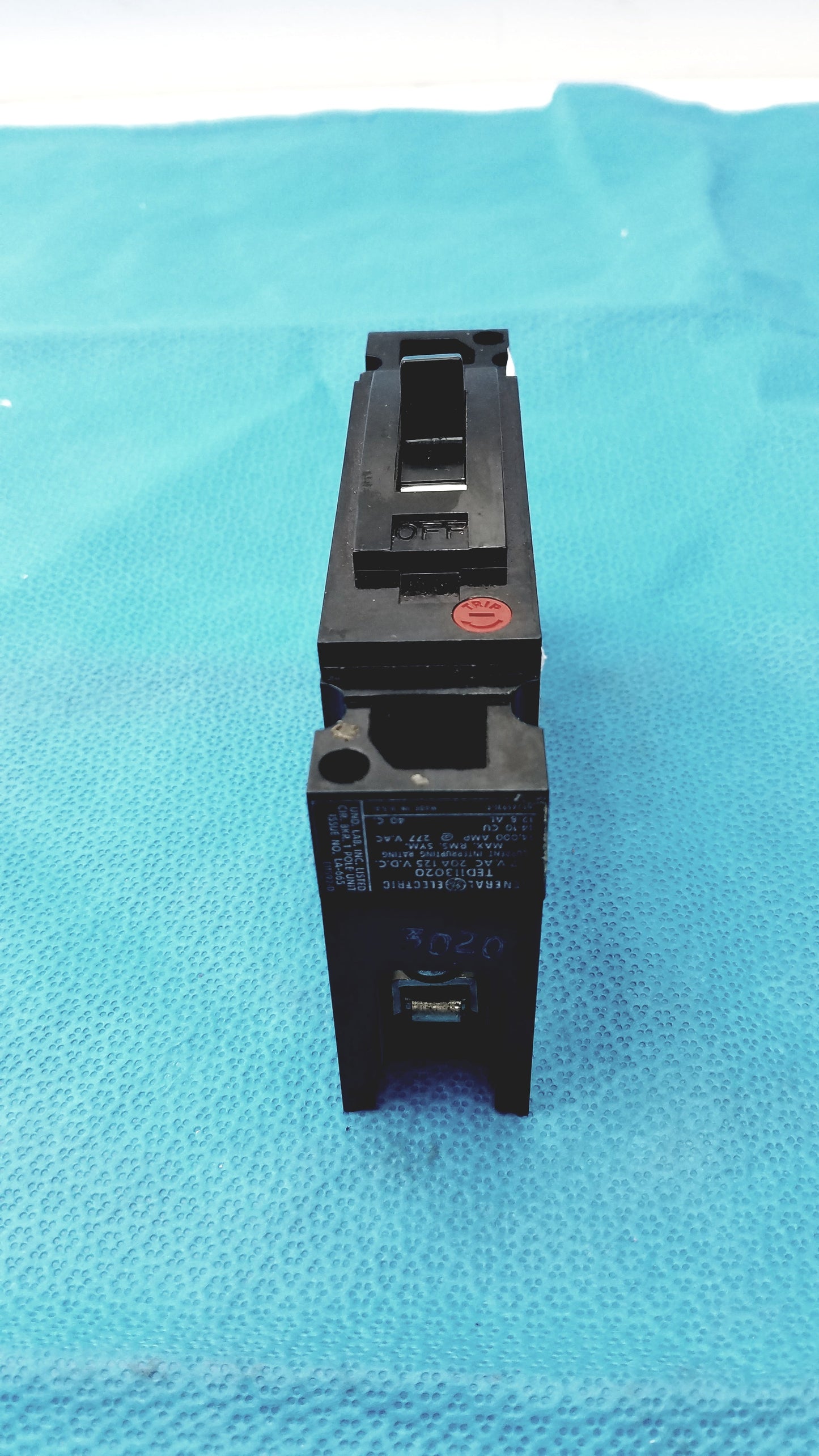 General Electric TED113020 1-Pole Circuit Breaker - Lot of 20