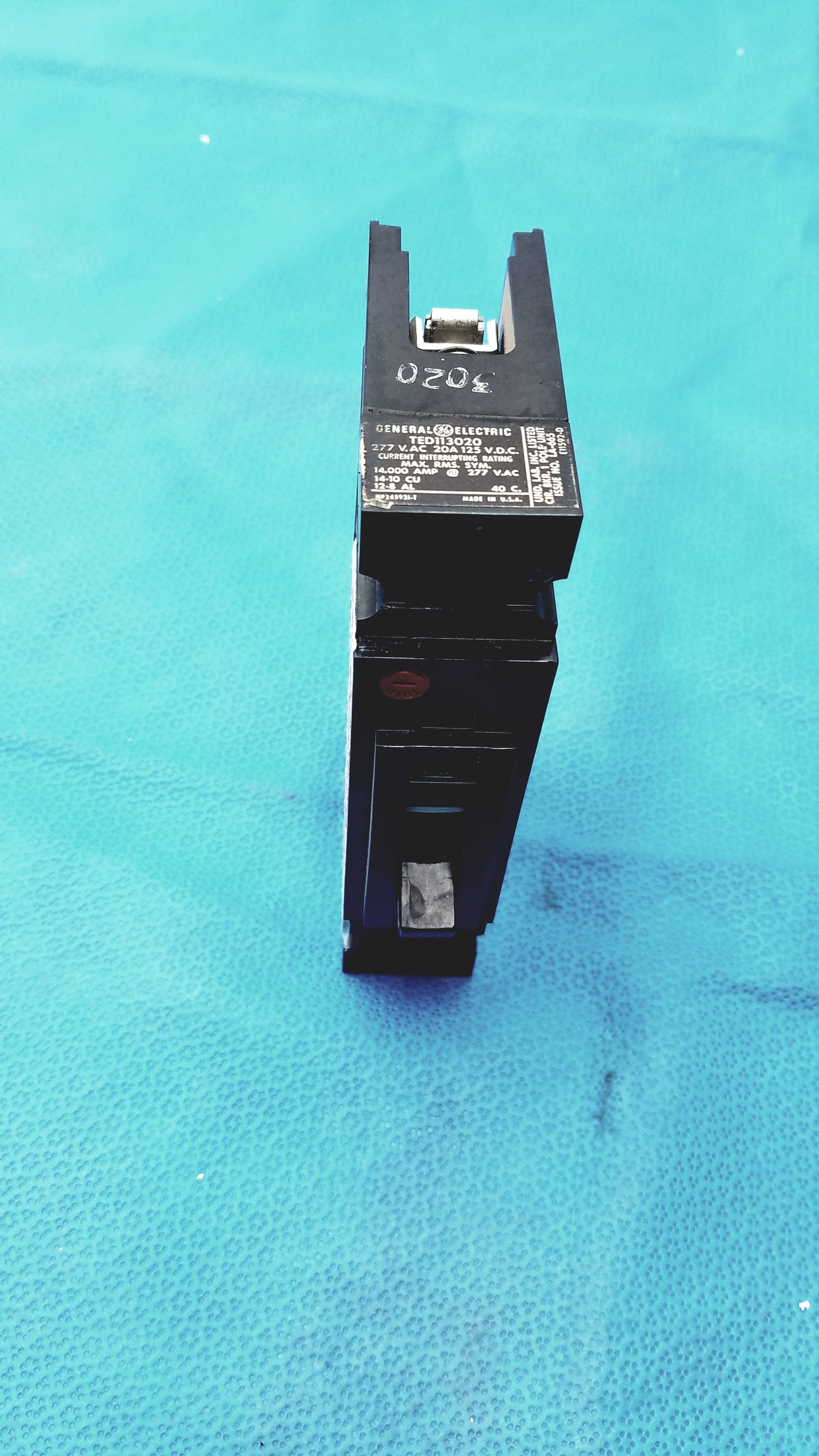 General Electric TED113020 1-Pole Circuit Breaker - Lot of 20