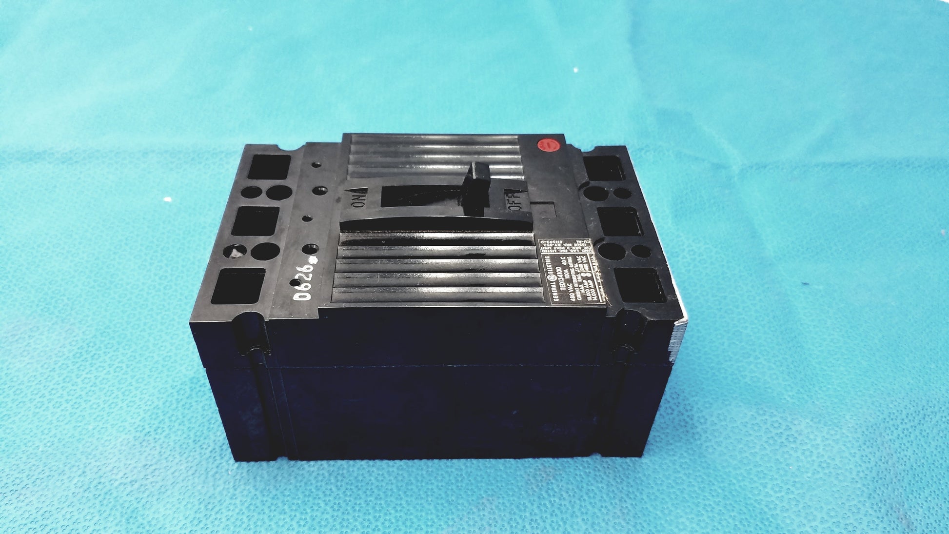 General Electric TED134100 Molded Case Circuit Breaker - Lot of 5