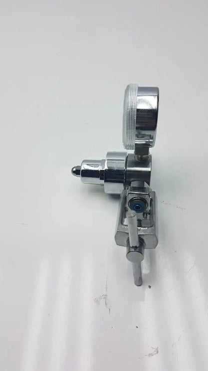 Chrome-finished gentec cga950 compressed air regulator with pressure gauge and adjustable valve for 60 psi outlet