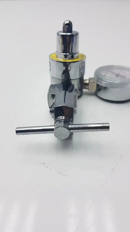 Chrome finished gentec cga950 compressed air regulator with yellow sealed top and pressure gauge for 60 psi outlet