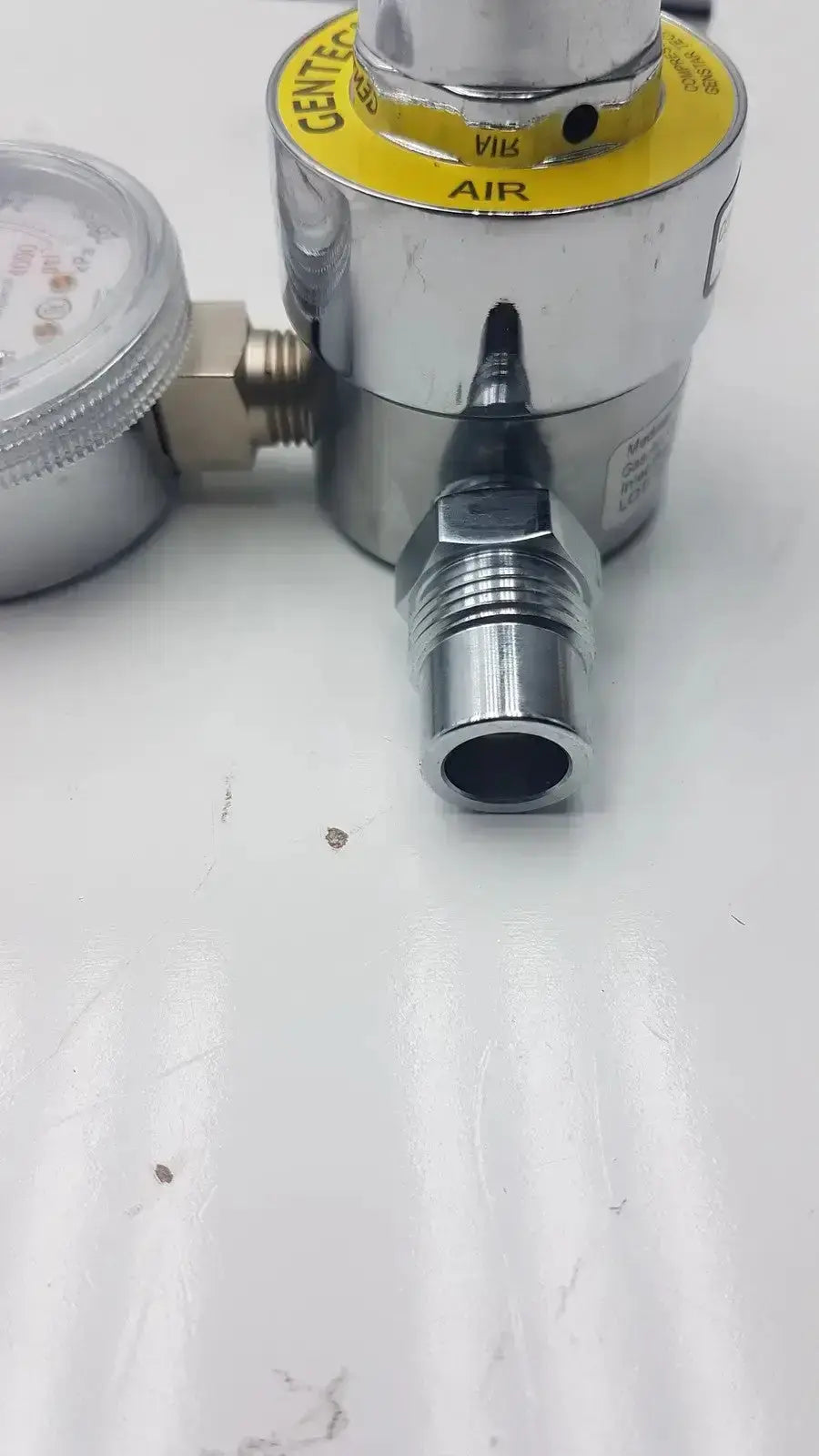 Gentec cga950 compressed air regulator silver with yellow label and pressure gauge 60 psi outlet for compressed air systems