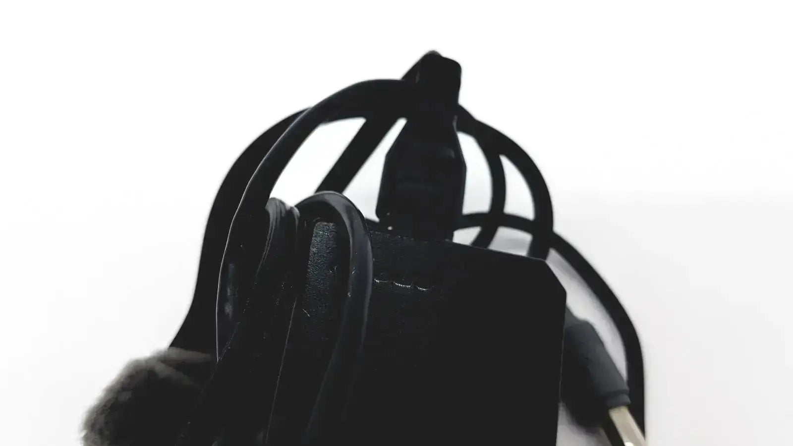Black coiled lenovo 90w power supply with matte finish usb port and round tip 42t5000 for reliable charging