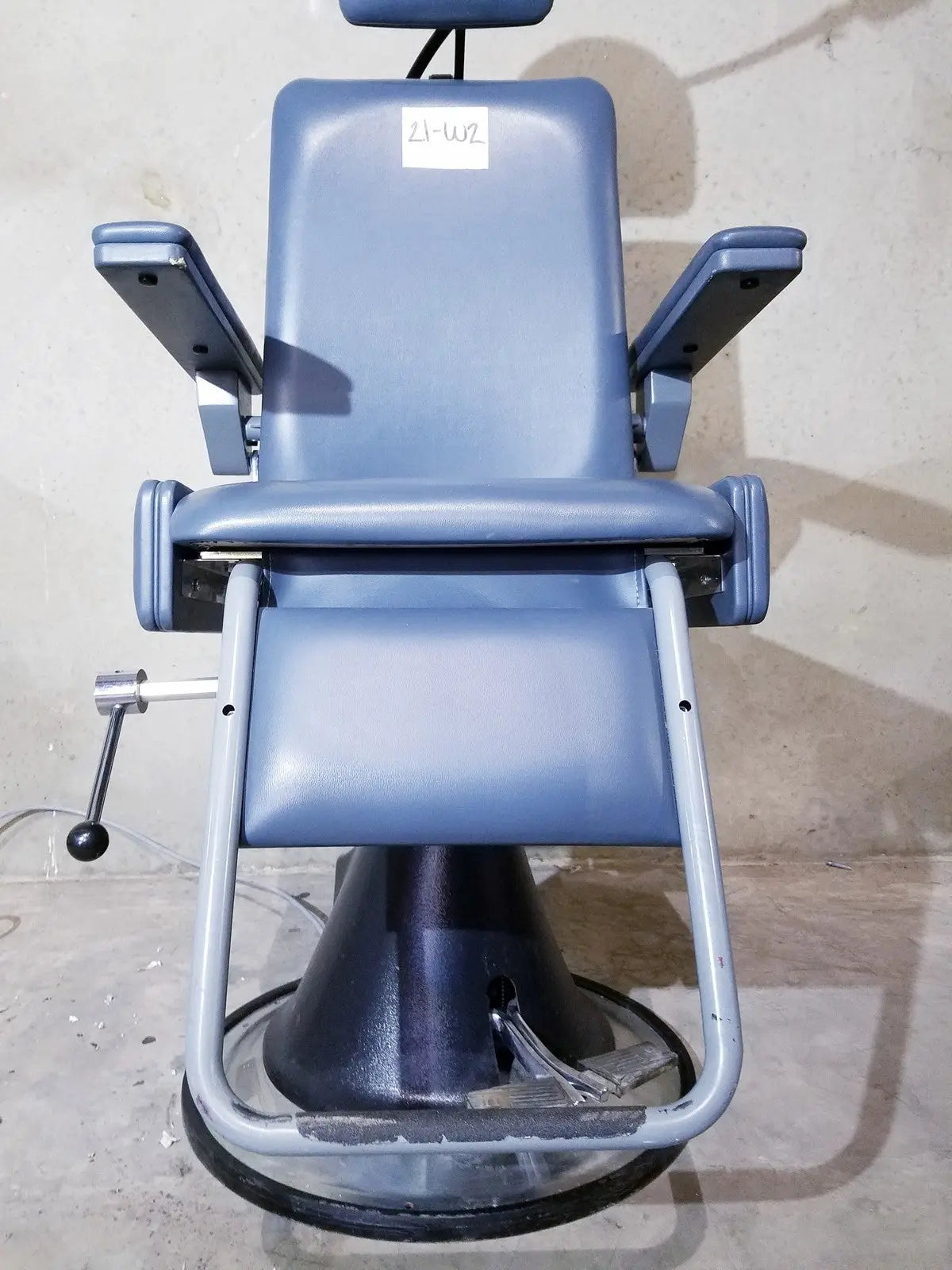 Global Surgical Corporation SMR Apex 2400 Exam Chair w/ Solarlite Lamp S900117