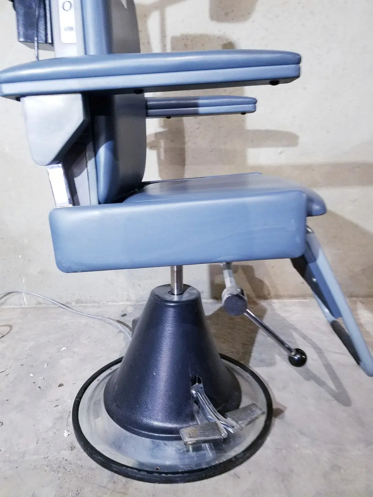 Global Surgical Corporation SMR Apex 2400 Exam Chair w/ Solarlite Lamp S900117