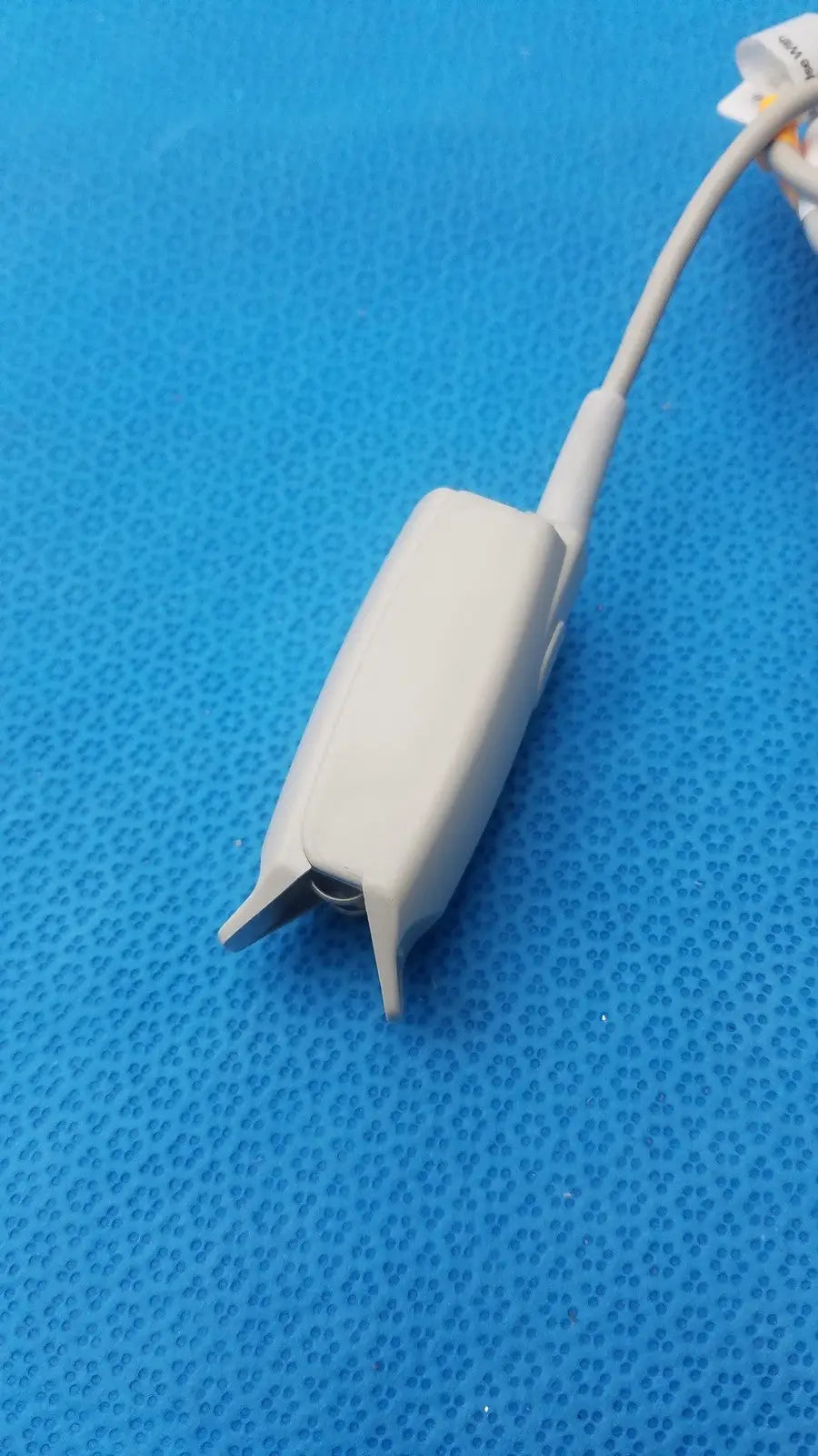 Handheld Spot-Check Pulse Oximeter With Sensor