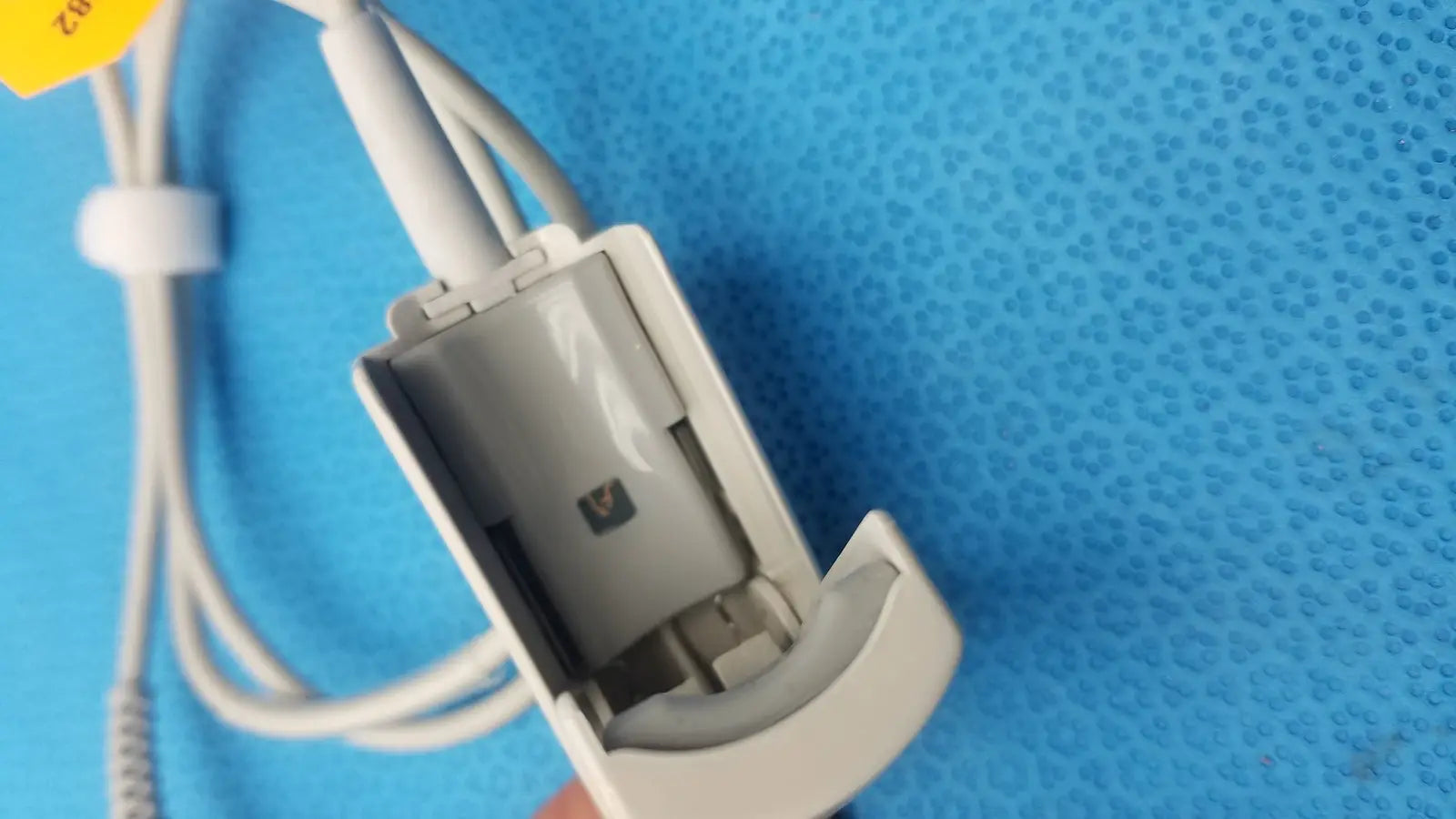 Handheld Spot-Check Pulse Oximeter With Sensor