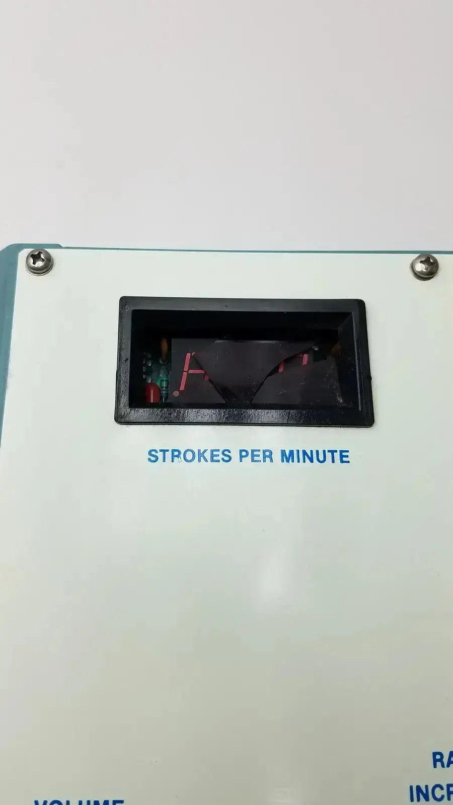 A black rectangular digital display with red stroke per minute numerals on the Harvard Apparatus rodent ventilator model 683