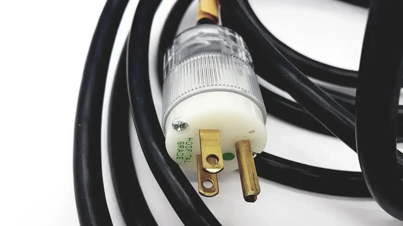 Heavy-duty extension cord lead single phase 3 pin flat plug with clear plastic and white ceramic housing and brass prongs