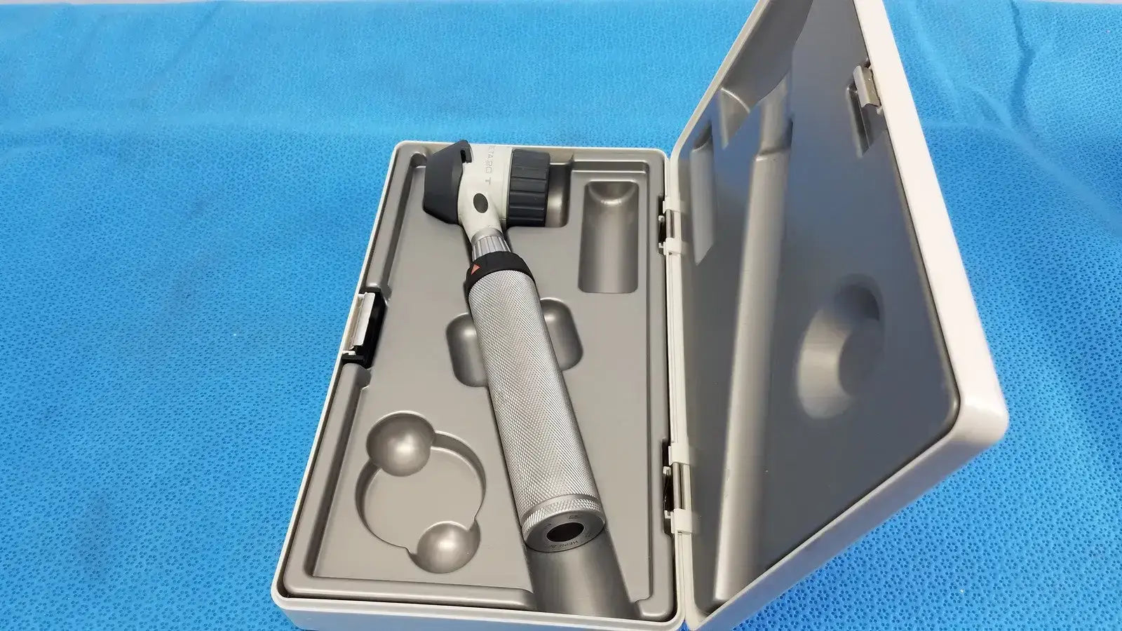 HEINE DELTA 20 T Dermatoscop Head Set & Handle with Case - Dermatoscope