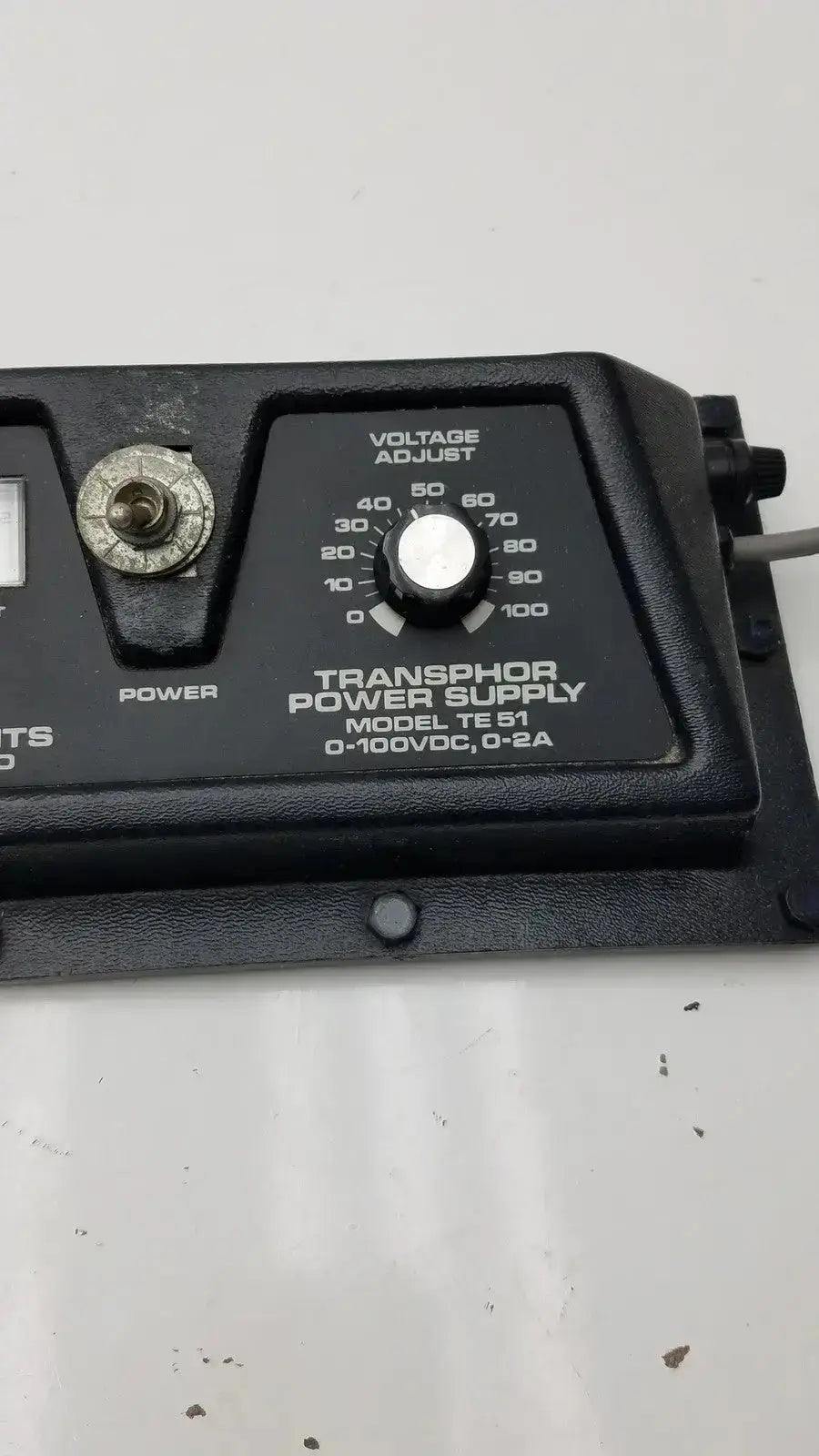 Black plastic Hoefer Scientific Instruments TE 51 transphor power supply with silver dial and switch 0-110VDC 0-2A