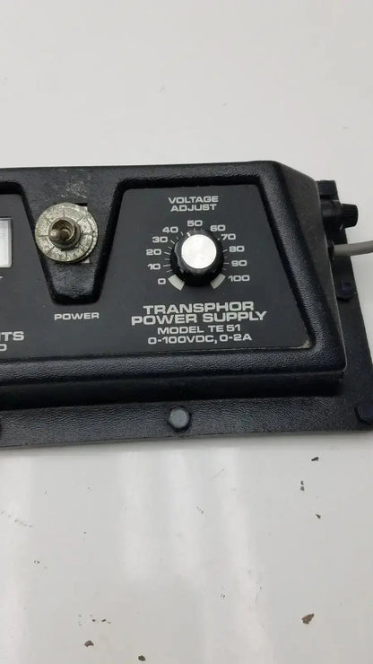 Black plastic Hoefer Scientific Instruments TE 51 transphor power supply with silver dial and switch 0-110VDC 0-2A