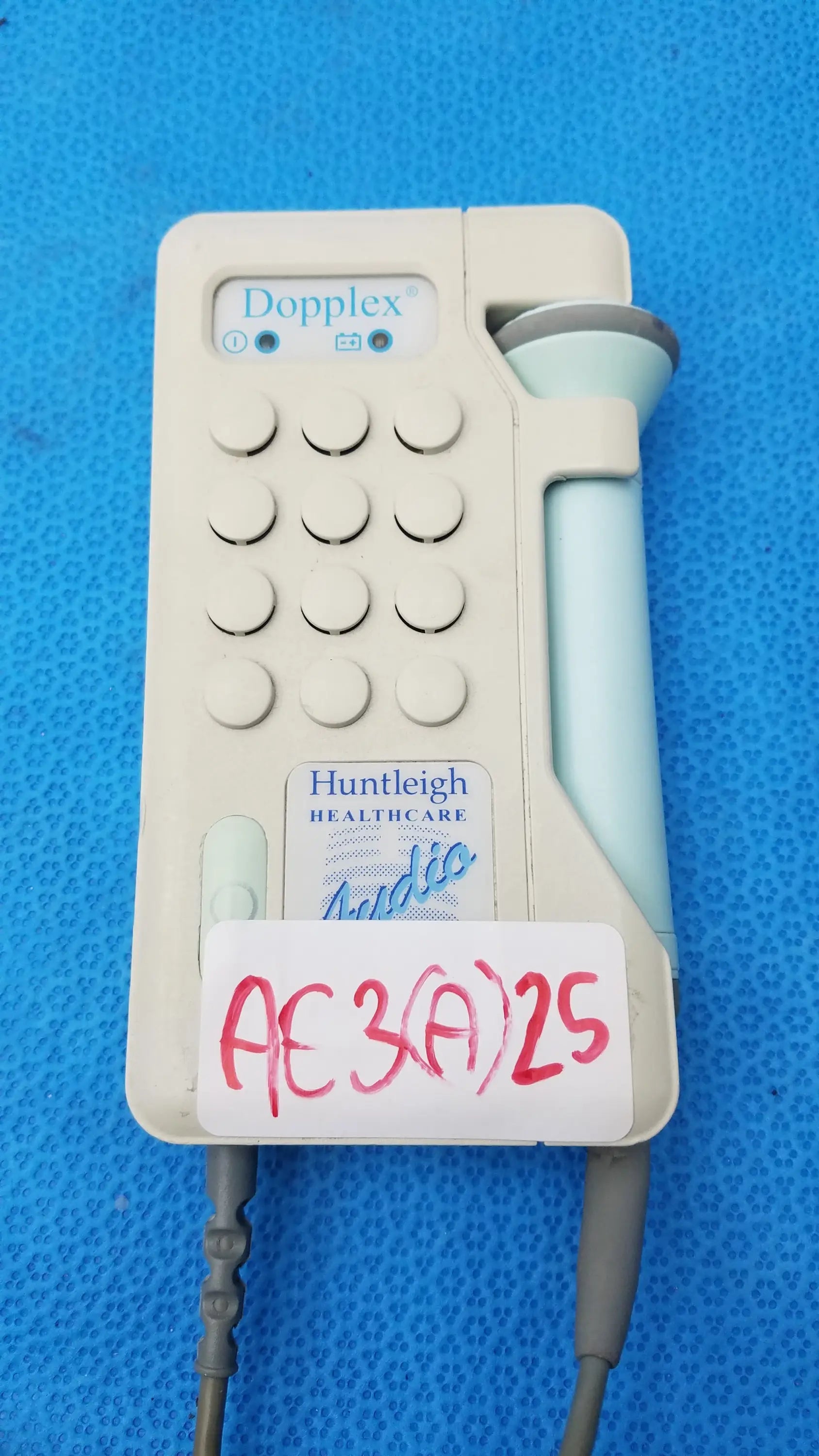 Beige plastic huntleigh healthcare dopplex d920 handheld doppler medical equipment with light blue transducer probe