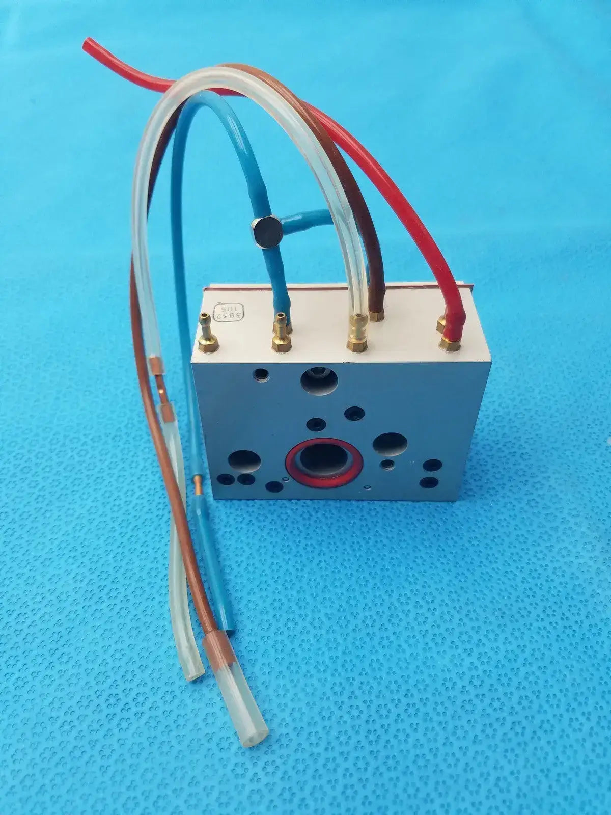 Hydraulic Manifold Silver With 4 Pipes/Cable