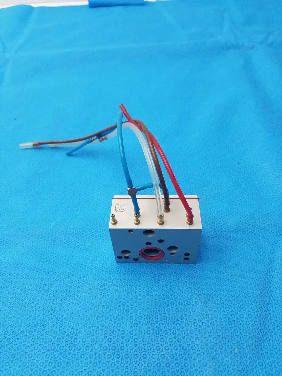 Hydraulic Manifold Silver With 4 Pipes/Cable