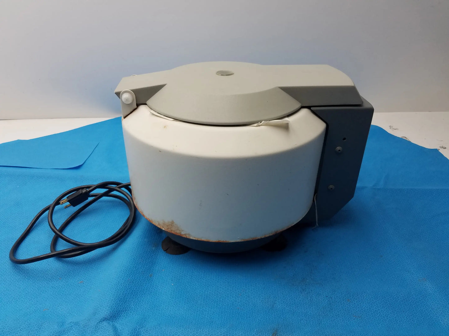 IEC Centra CL2 Benchtop Centrifuge