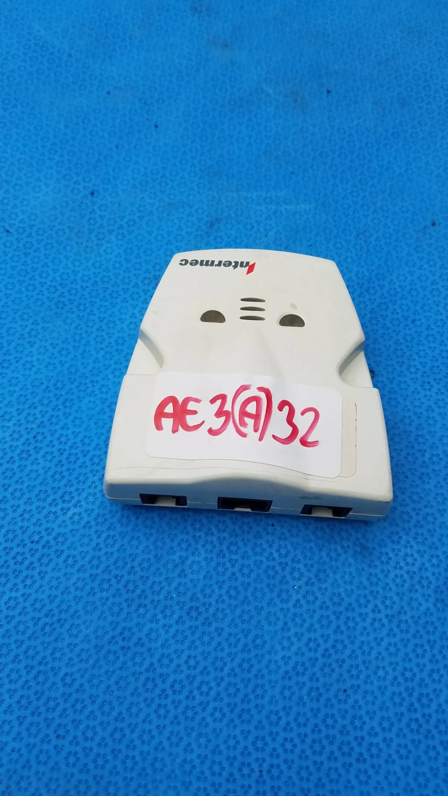 White plastic intermec microbar 9730 decoder wedge barcode scanner with three black ports for reuse medical equipment