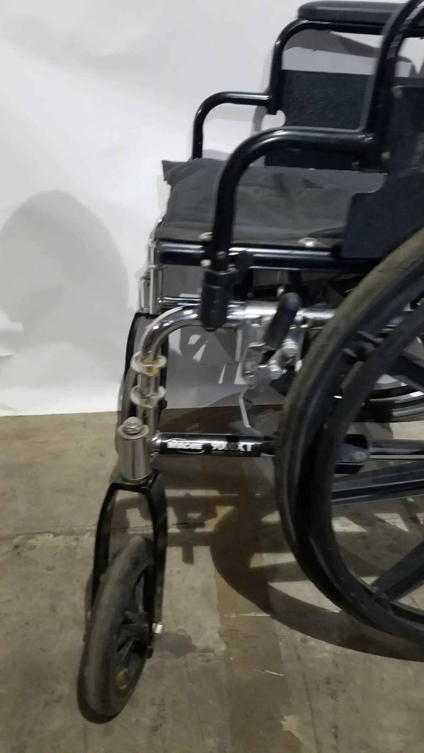 Invacare 9000 XT Manual Wheelchair Folding Heavy Duty Mobility Medical Chair
