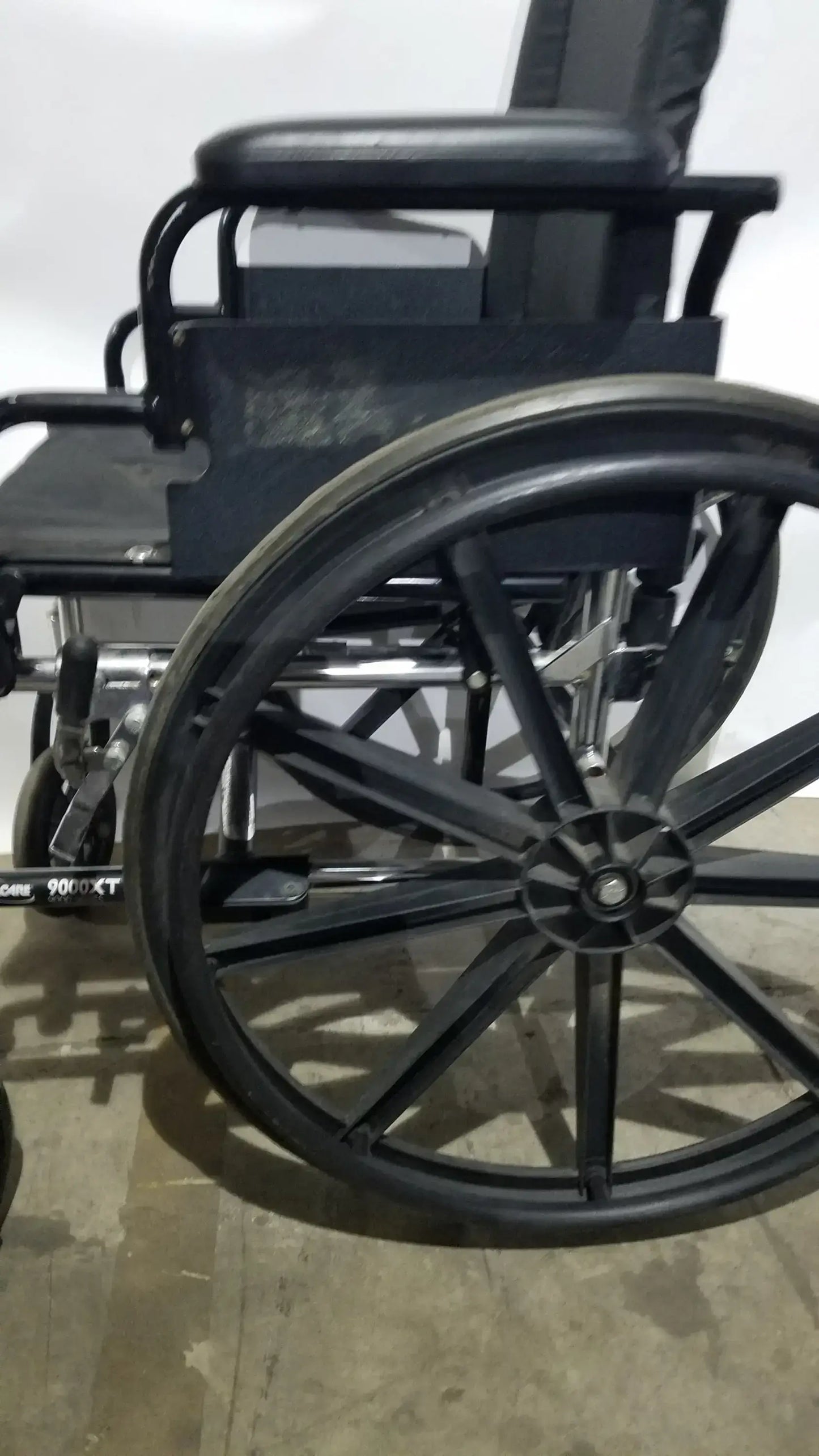 Invacare 9000 XT Manual Wheelchair Folding Heavy Duty Mobility Medical Chair