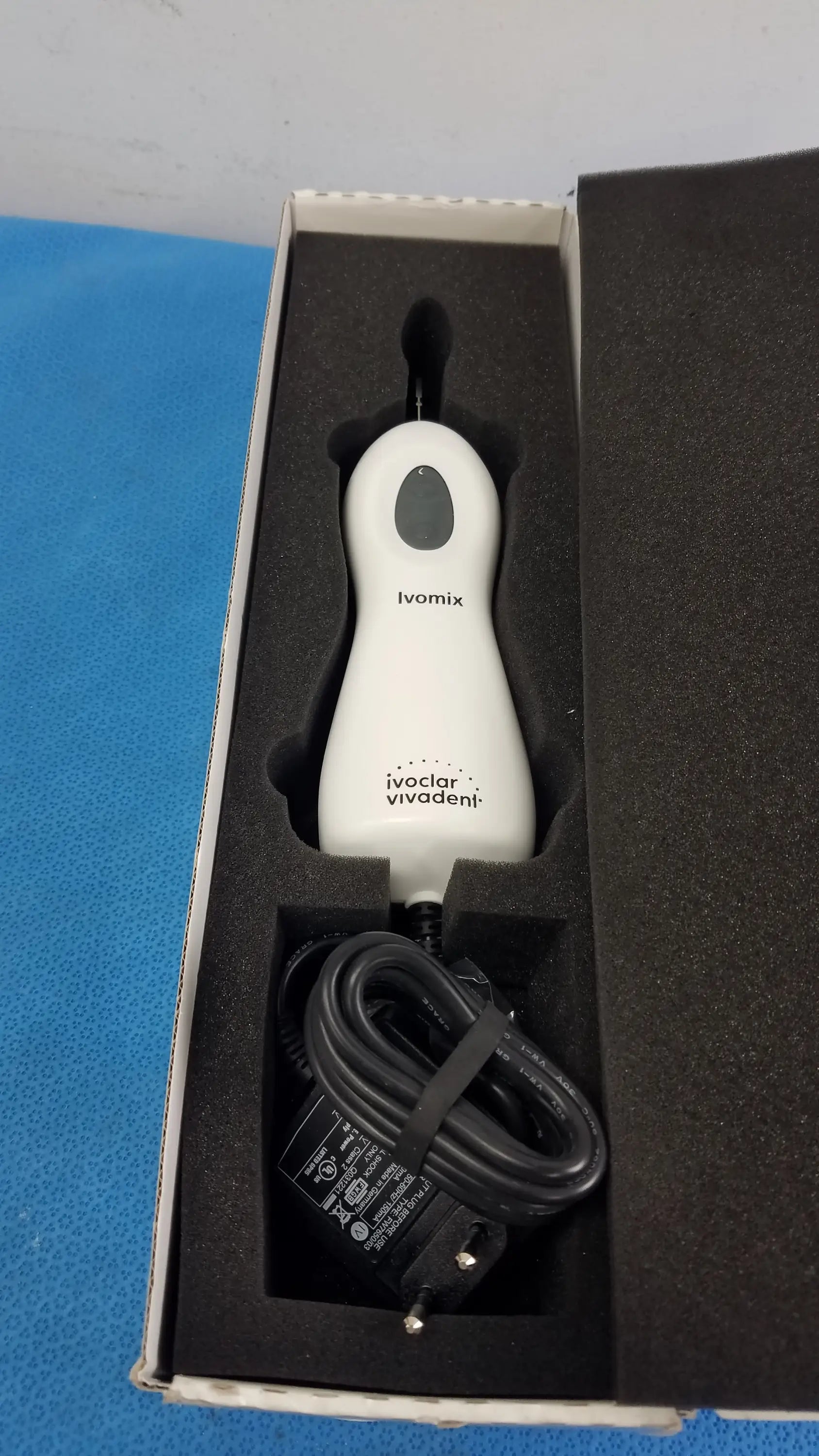 Ivoclar Vivadent Ivomix Vibrating Mixer With Adapter Charger and Box