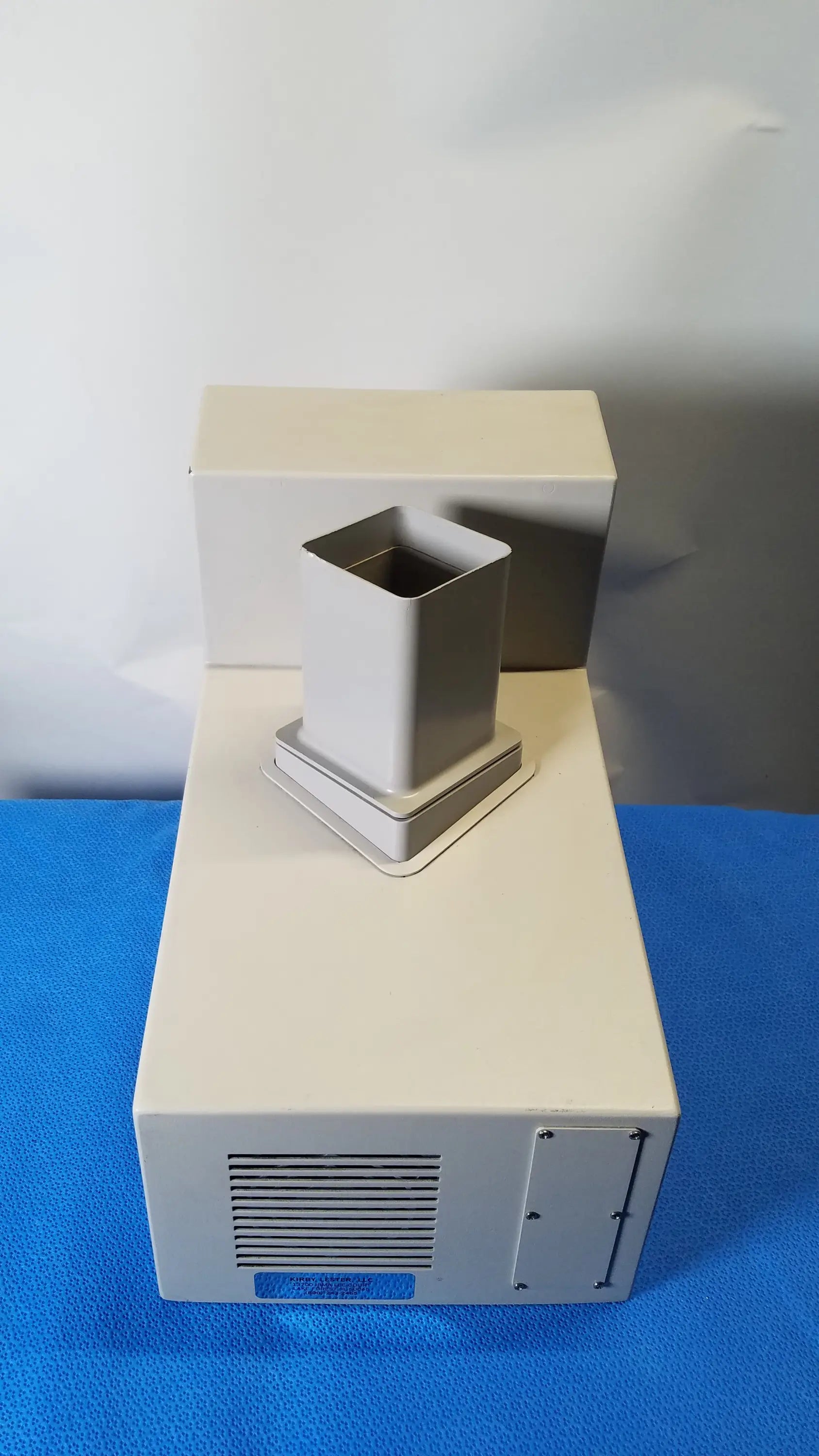 Beige rectangular kirby lester kl15e medical equipment with square top component for pharmacy tablet and capsule counting
