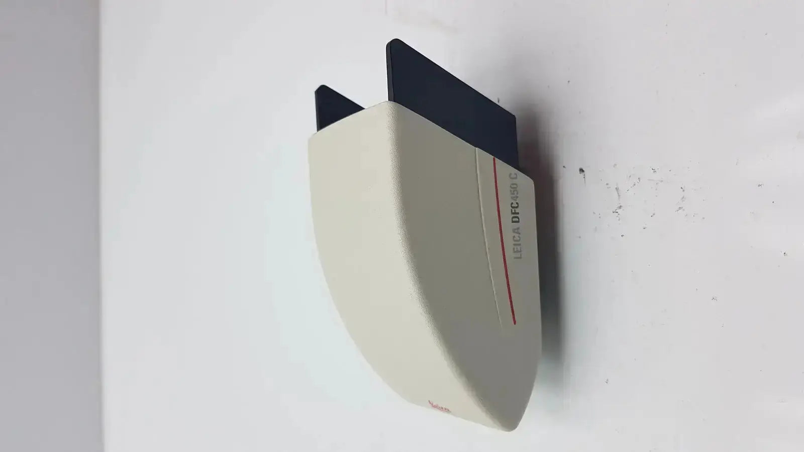 Leica dfc450 5mp color microscope camera with cream plastic body and black top plate for precise imaging