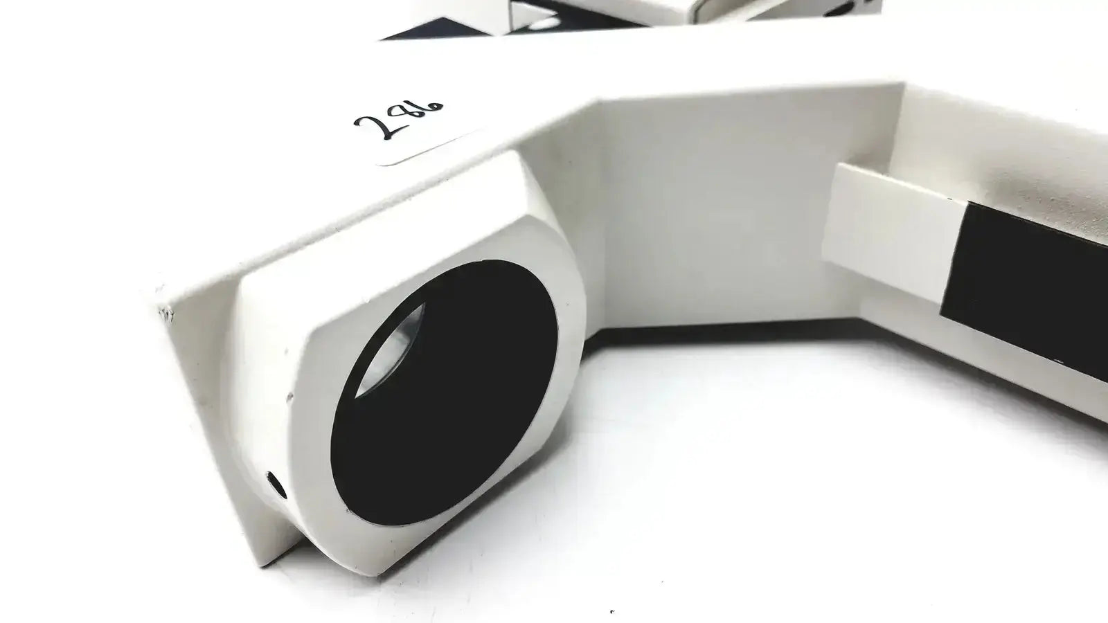 White plastic camera lens mount with black aperture and cutout for leica dm irb 12v 100w halogen irb inverted microscope lamp housing