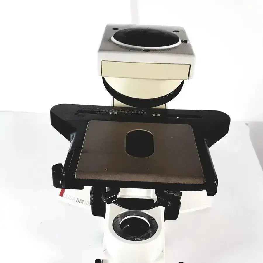 Black and white metal leica dm1000 led microscope with rectangular stage and adjustable focus mechanism for precise imaging