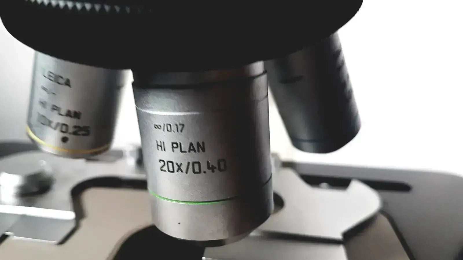 Silver leica hi plan 20x 0.40 microscope objective lens with green ring for leica dm1000 pre owned medical equipment