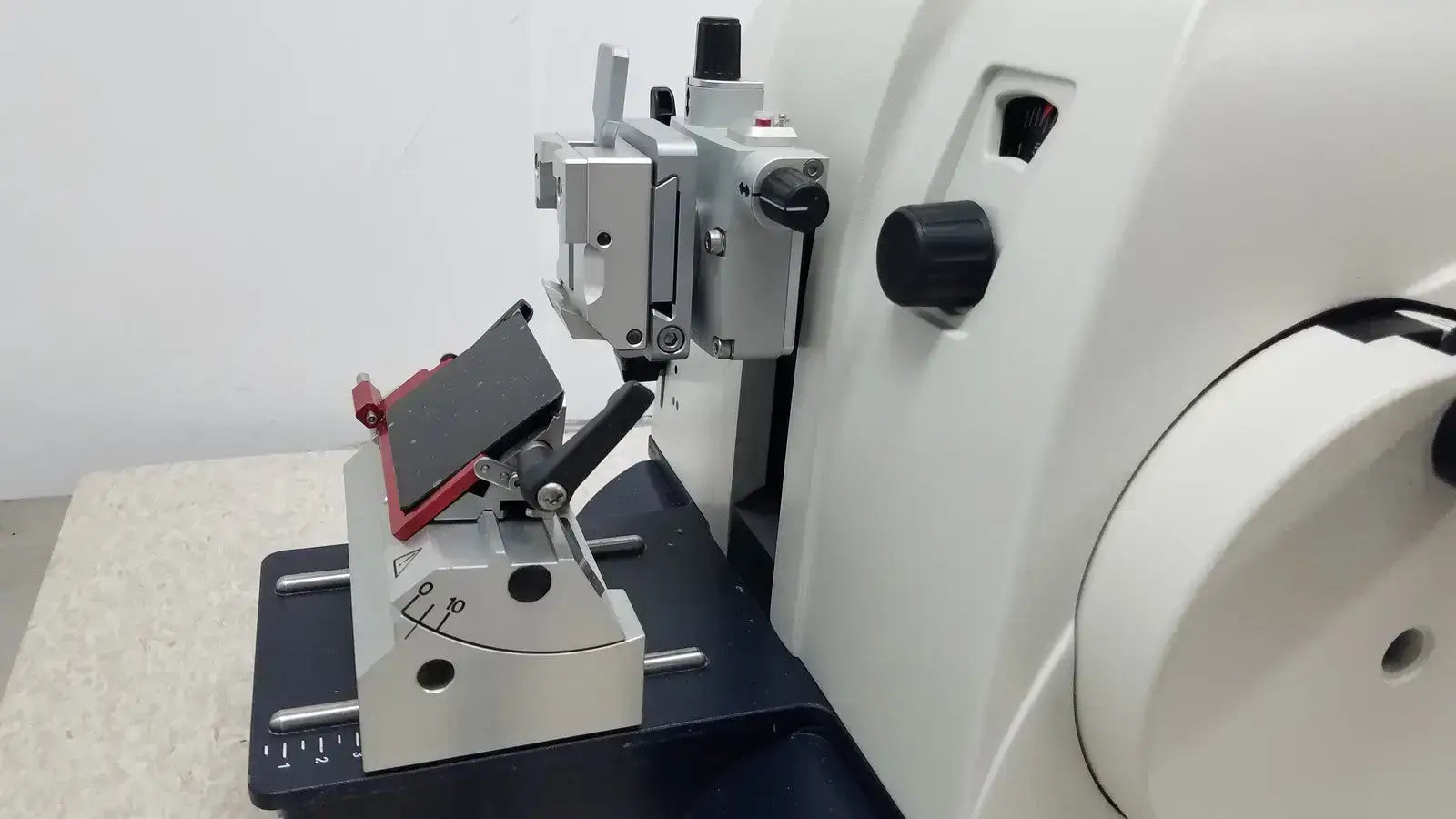 LEICA RM2235 Manual Rotary Microtome Histology Pathology Lab Tissue Sectioner