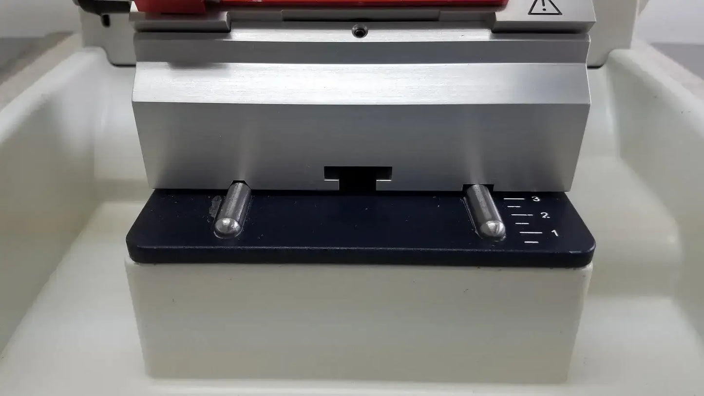 LEICA RM2235 Manual Rotary Microtome Histology Pathology Lab Tissue Sectioner