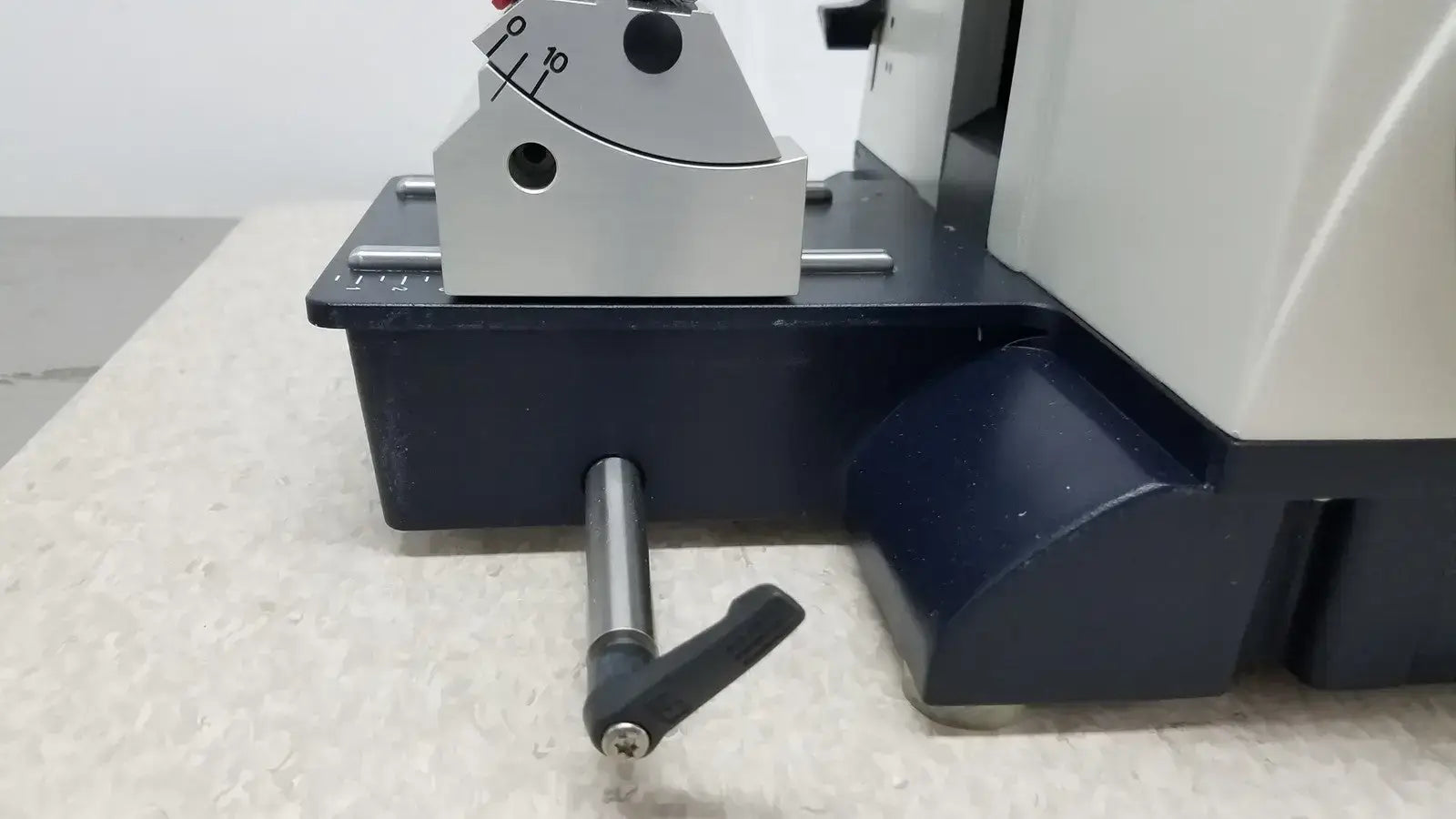 LEICA RM2235 Manual Rotary Microtome Histology Pathology Lab Tissue Sectioner