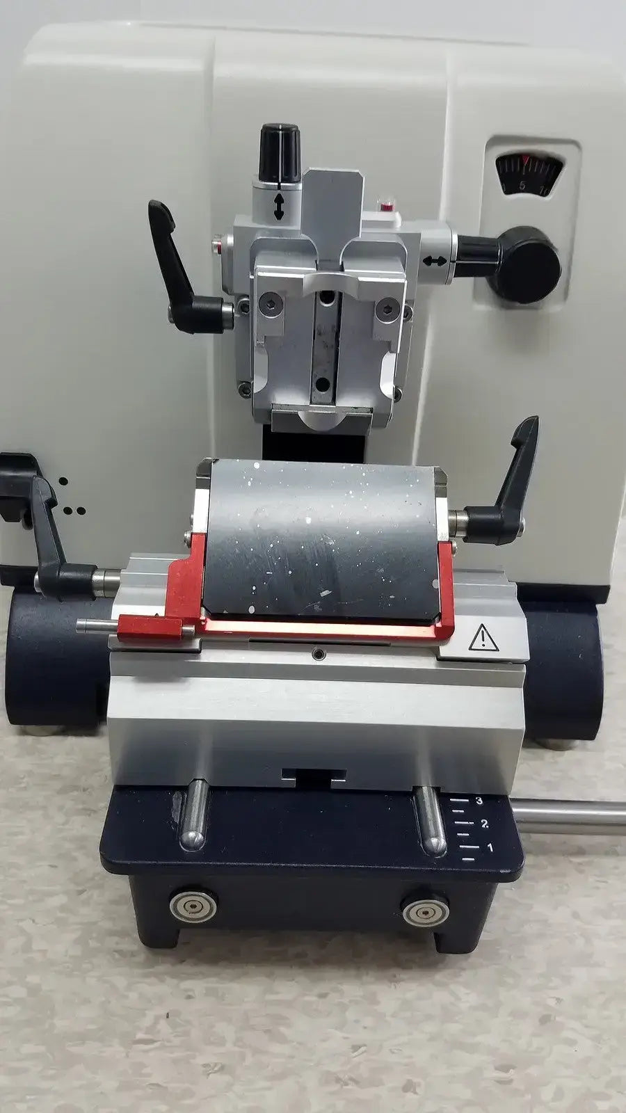 LEICA RM2235 Manual Rotary Microtome Histology Pathology Lab Tissue Sectioner