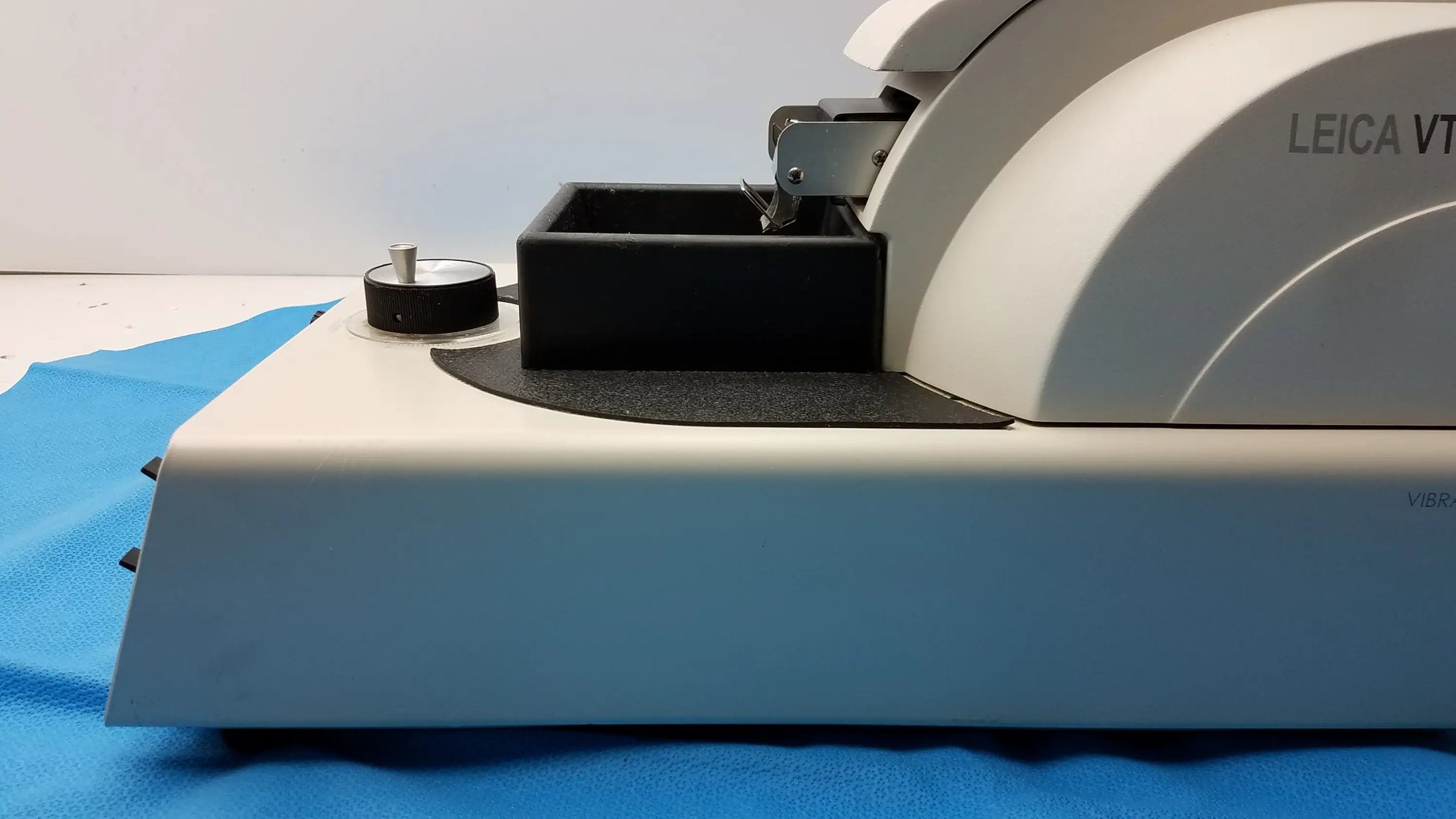 Leica VT1000A Vibrating Blade Microtome