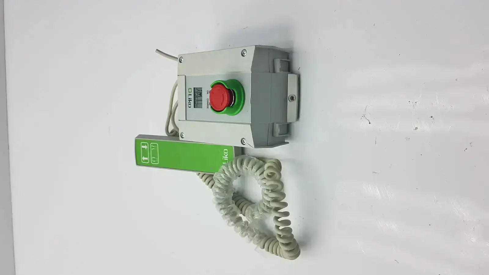 Gray industrial control box cbj linak cbj2005hd112xx4 with red push-button and coiled gray cable for operation
