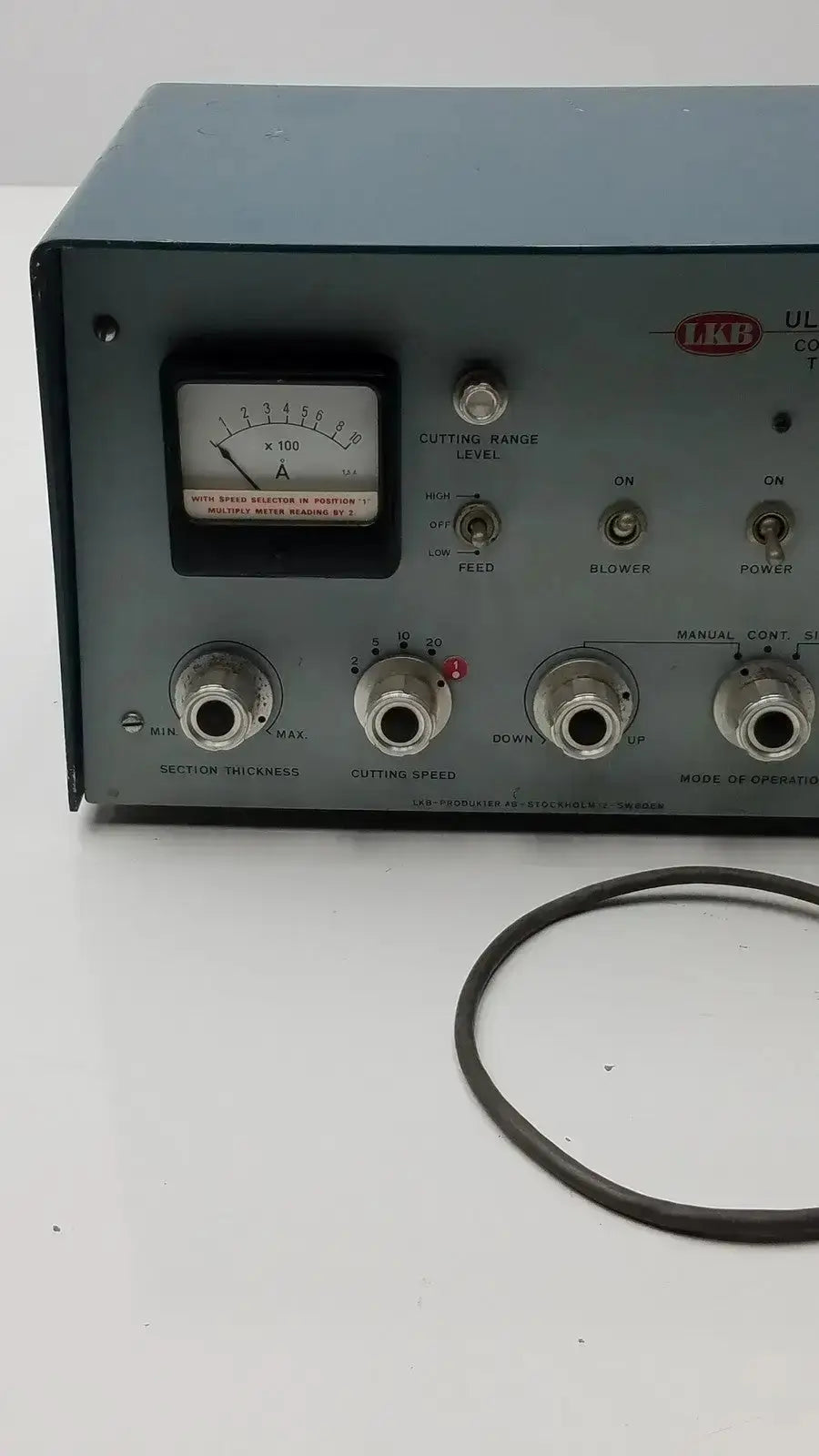 Gray lkb ultracut 601 industrial cutting machine with analog ammeter and knobs as lkb ultrotome control unit type 4802a