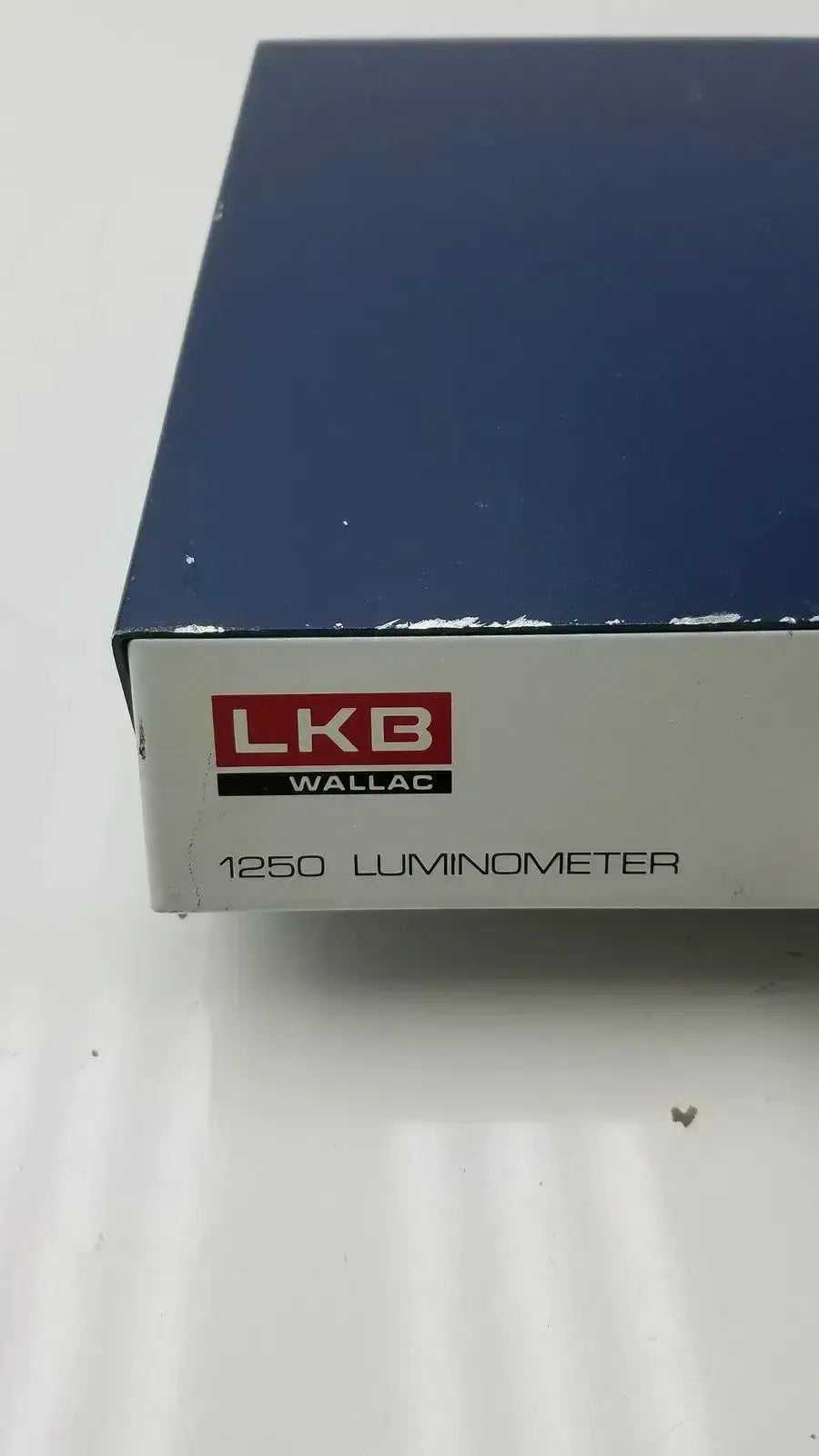 Blue and white box for lkb wallac 1250 luminometer hospital surplus equipment for biomedical technicians use