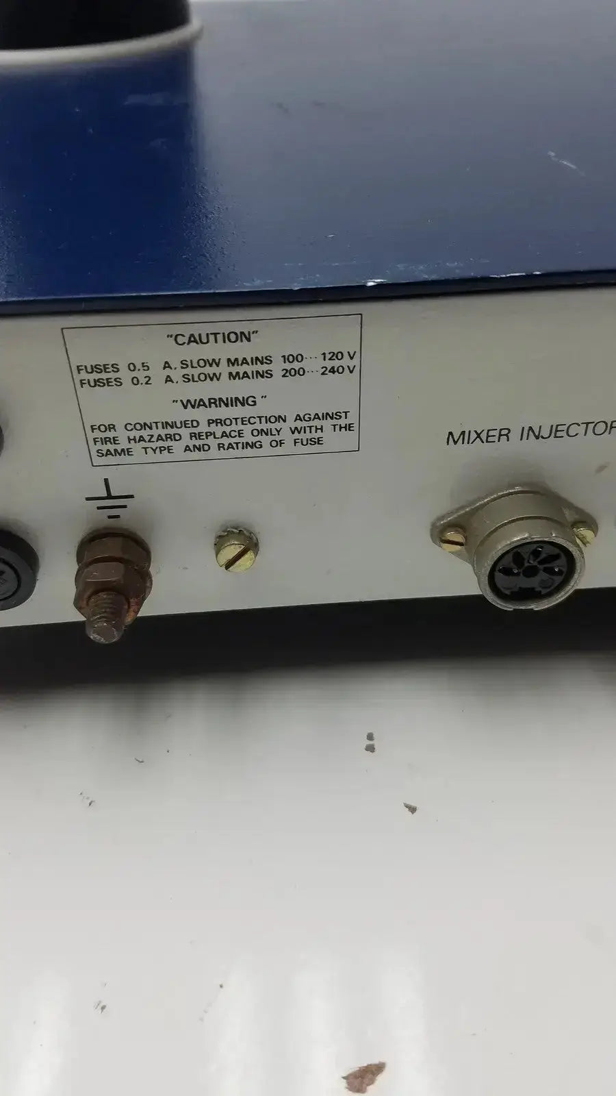 Blue and white industrial mixer injector with metallic connectors for lkb wallac 1250 luminometer hospital surplus use